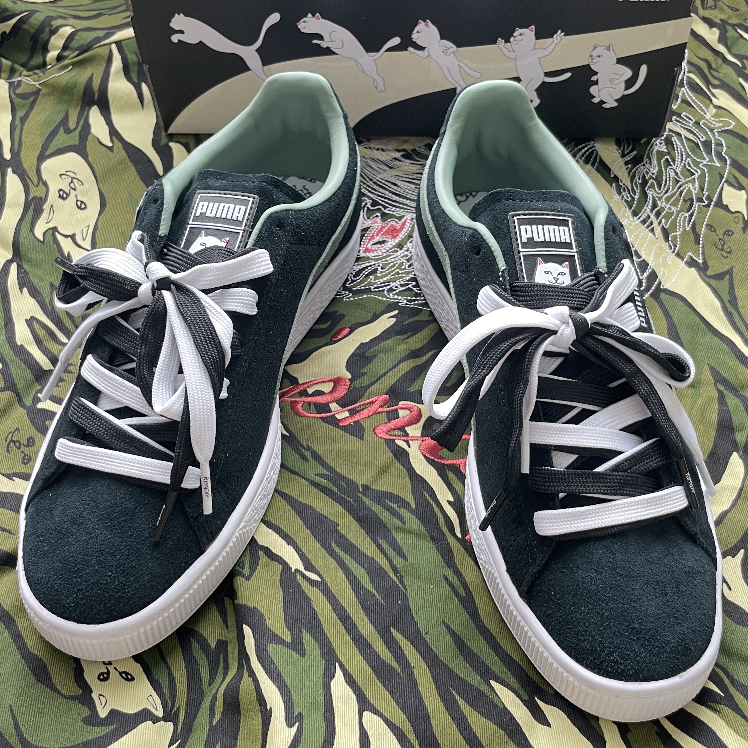 Puma x RIPNDIP Suede Black Eucalyptus 착용 스타일 - 2
