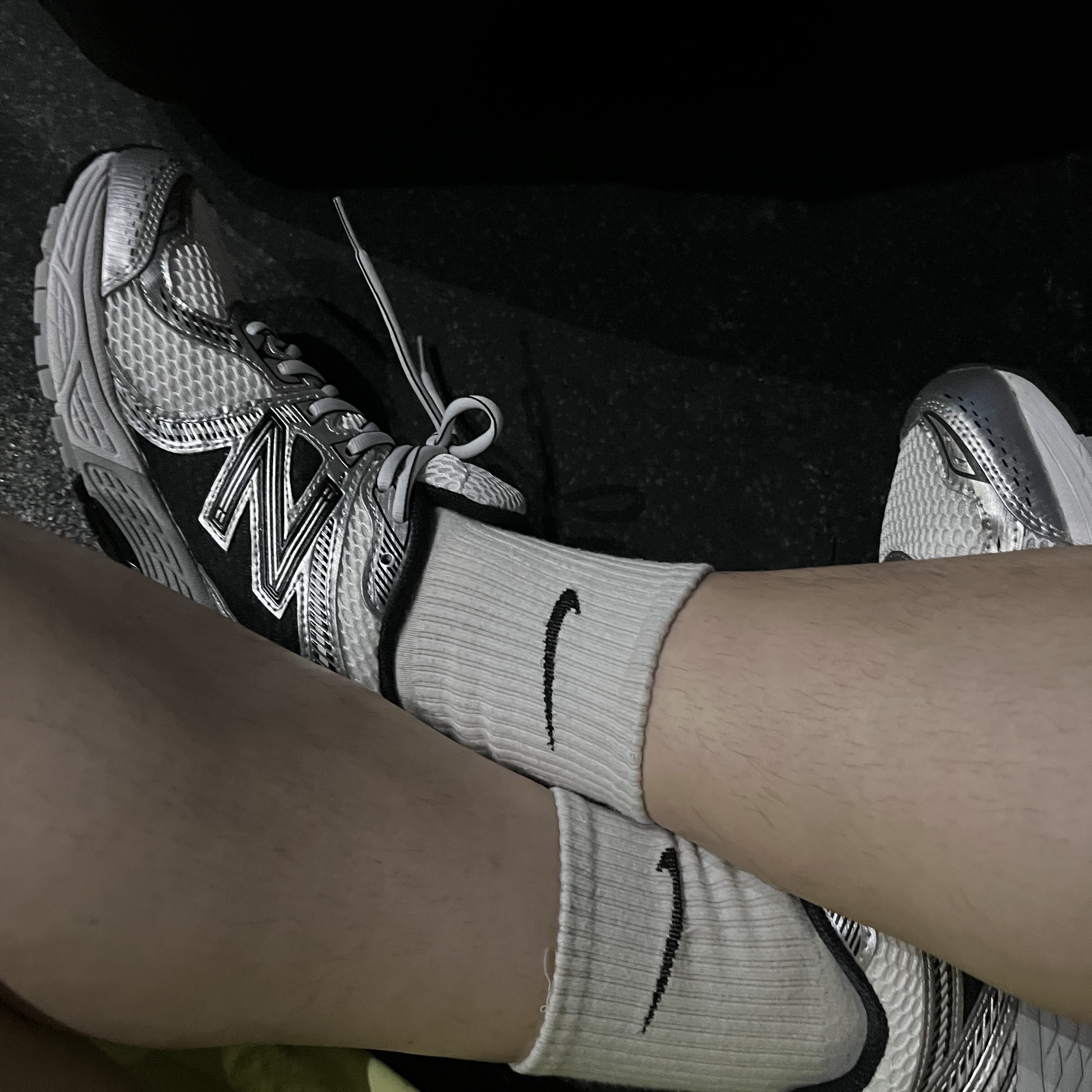 New Balance 860v2 White Black 착용 스타일 - 2