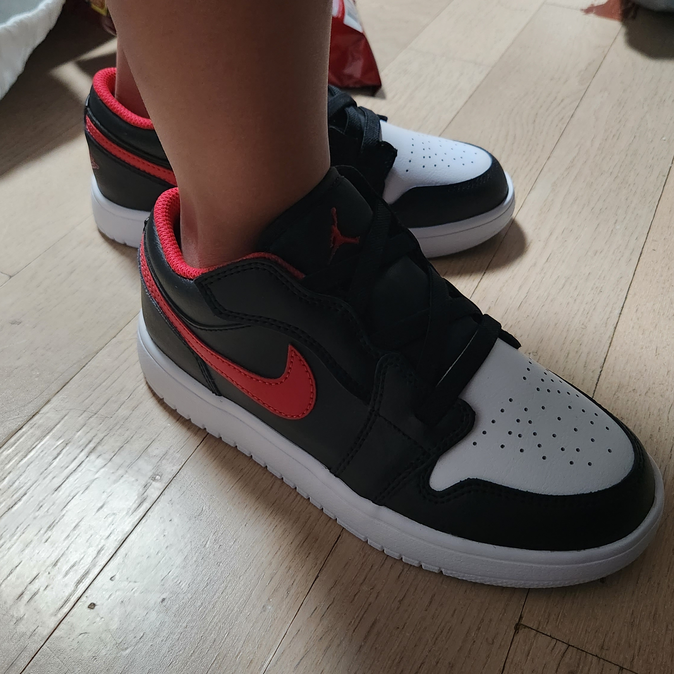 (PS) Jordan 1 Low Alt Black Fire Red 착용 스타일 - 3