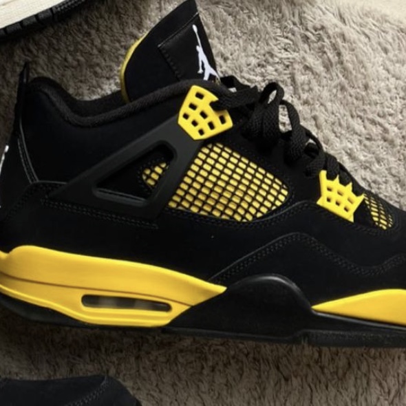 Jordan 4 Retro Thunder 2023 착용 스타일