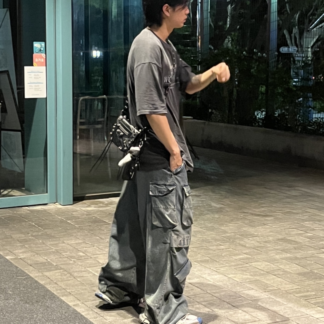 Balenciaga 3XL Sneakers Worn Out Grey White Blue, Balenciaga Arena Lambskin Aged Silver Hardware Le Cagole XS Flap Bag Black 착용 스타일 - 1