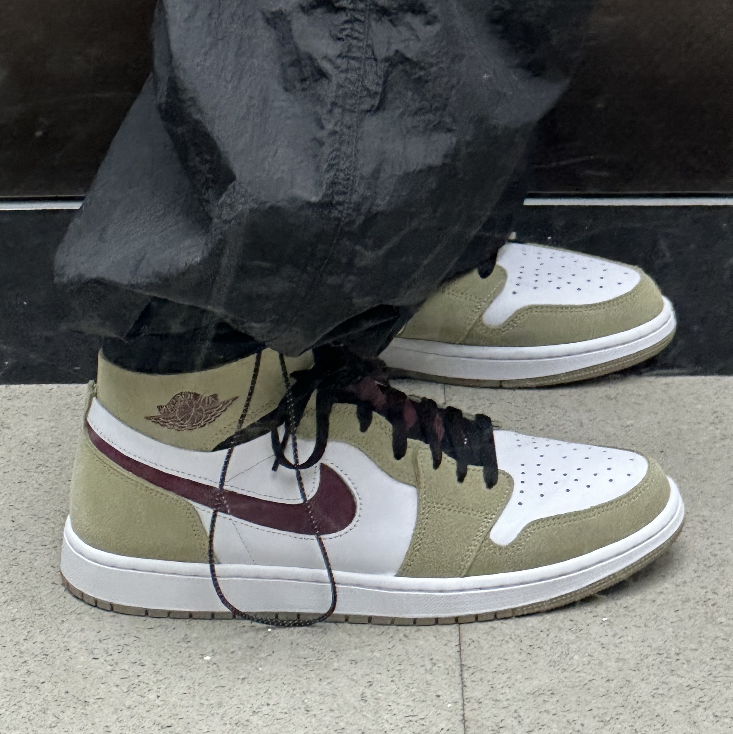 Jordan 1 Zoom Air CMFT Neutral Olive 착용 스타일 - 2