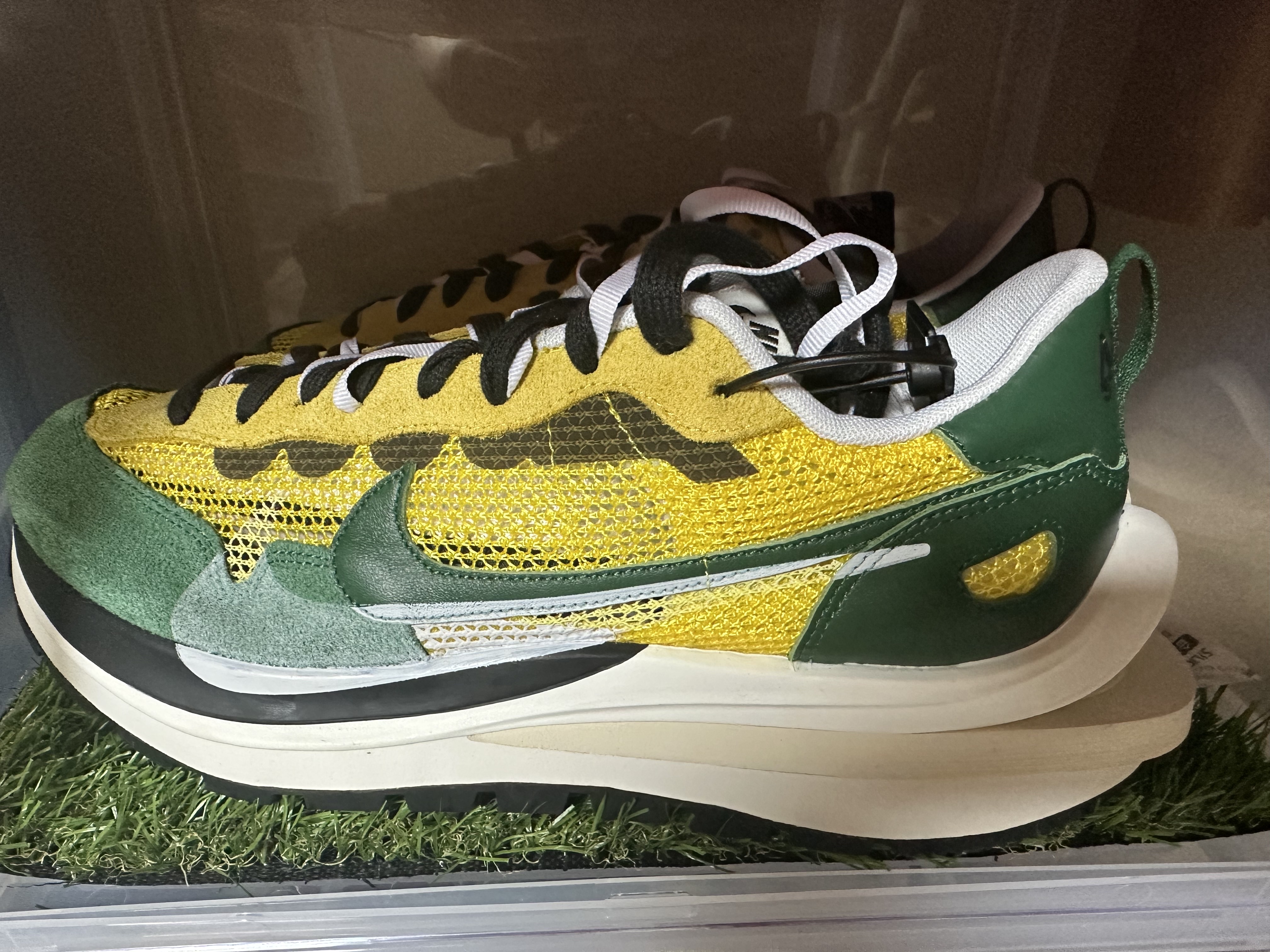 Nike x Sacai VaporWaffle Tour Yellow & Gorge Green Sail 착용 스타일