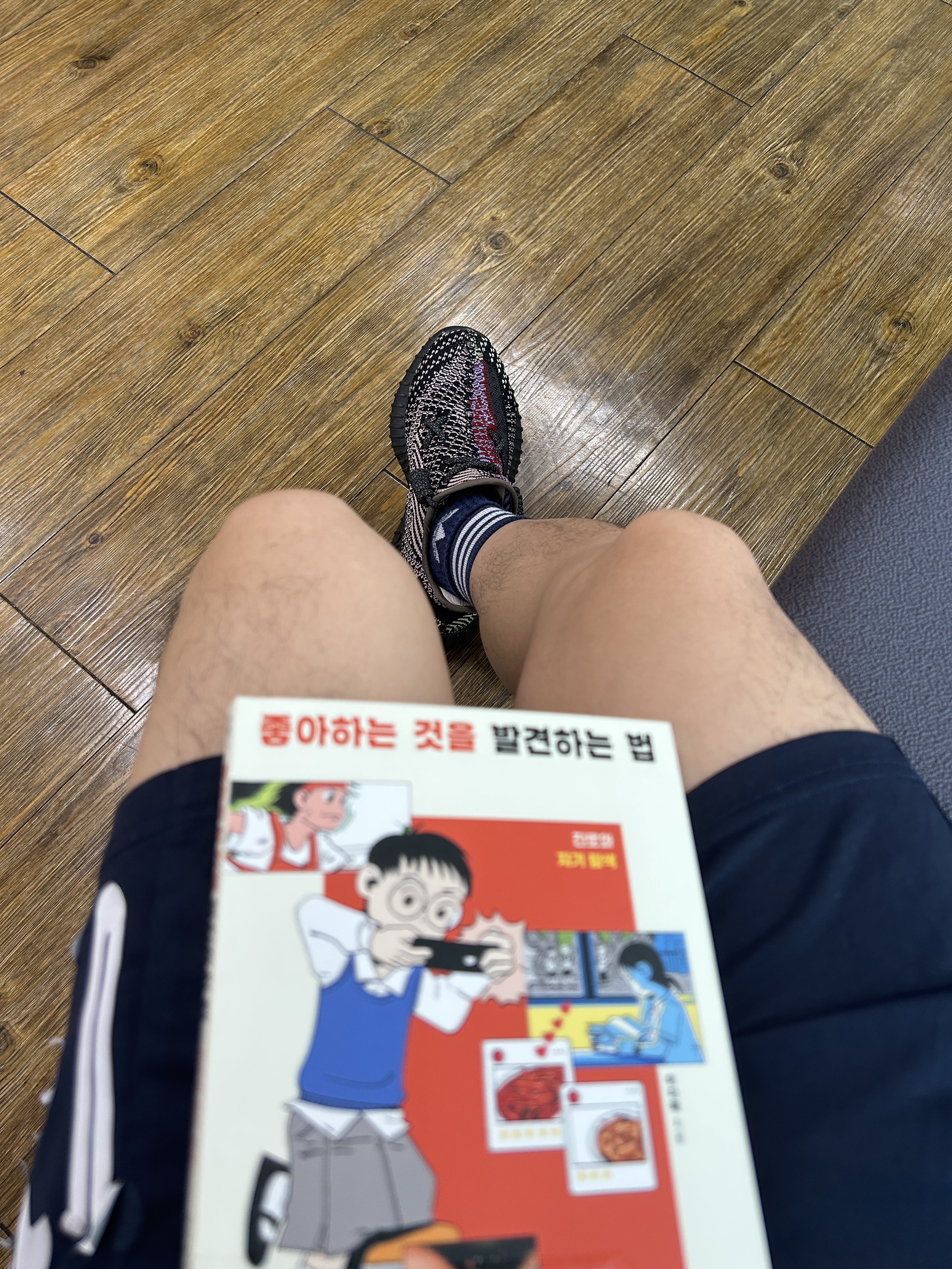 Adidas Yeezy Boost 350 V2 Yecheil - Non-Reflective 착용 스타일