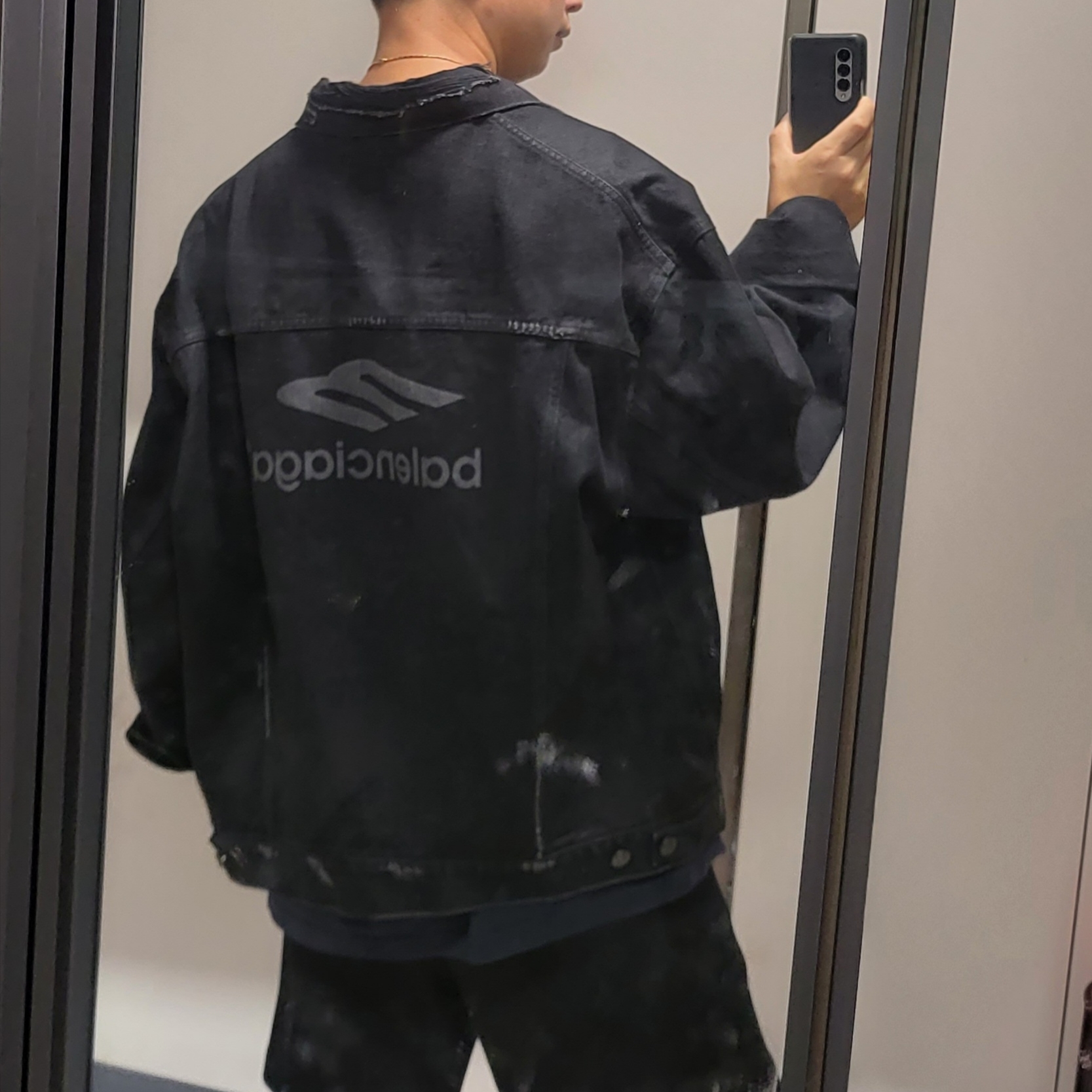 Balenciaga 3B Sports Icon Large Fit Japanese Denim Jacket Black 착용 스타일 - 2