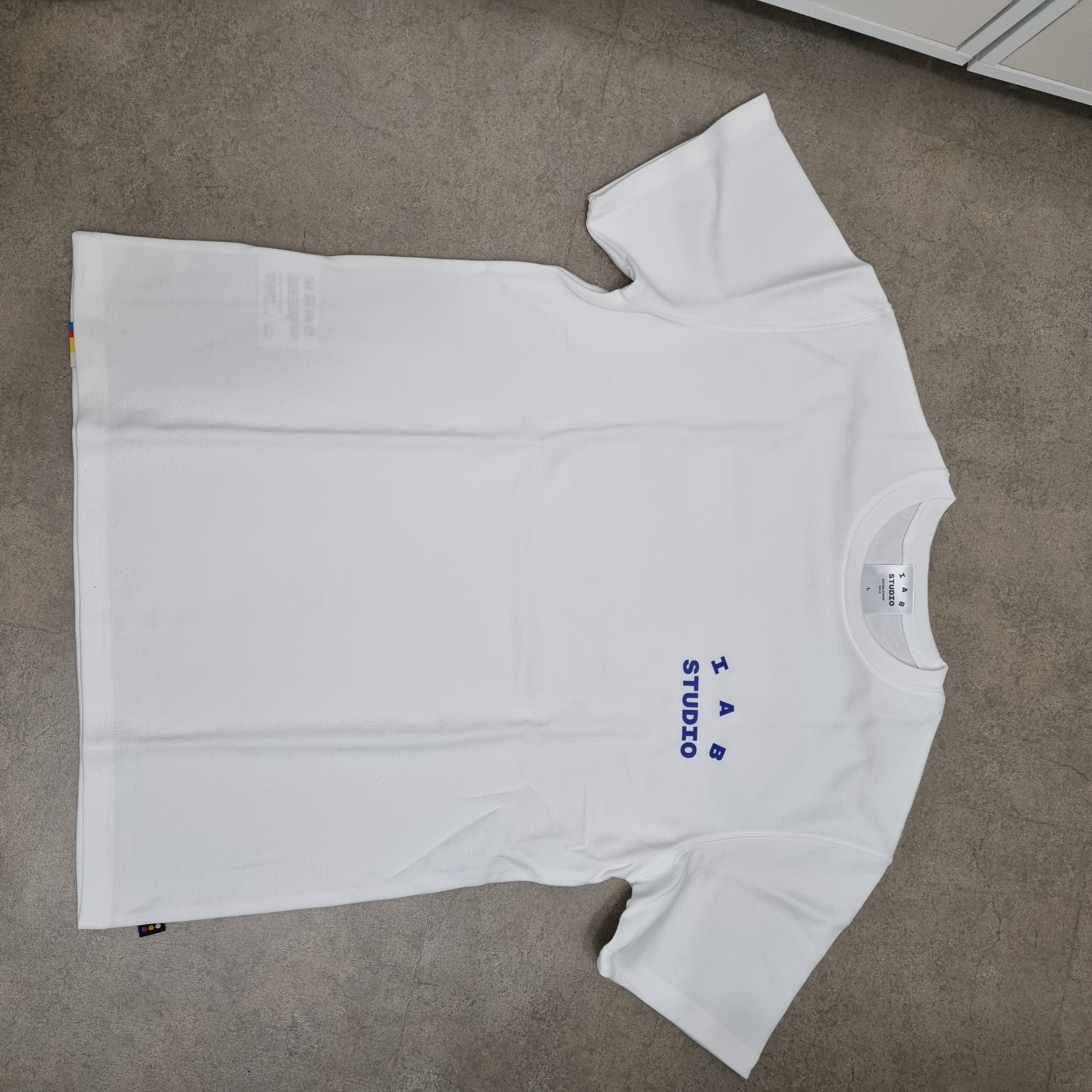 IAB Studio 10th Anniversary T-Shirt White 착용 스타일