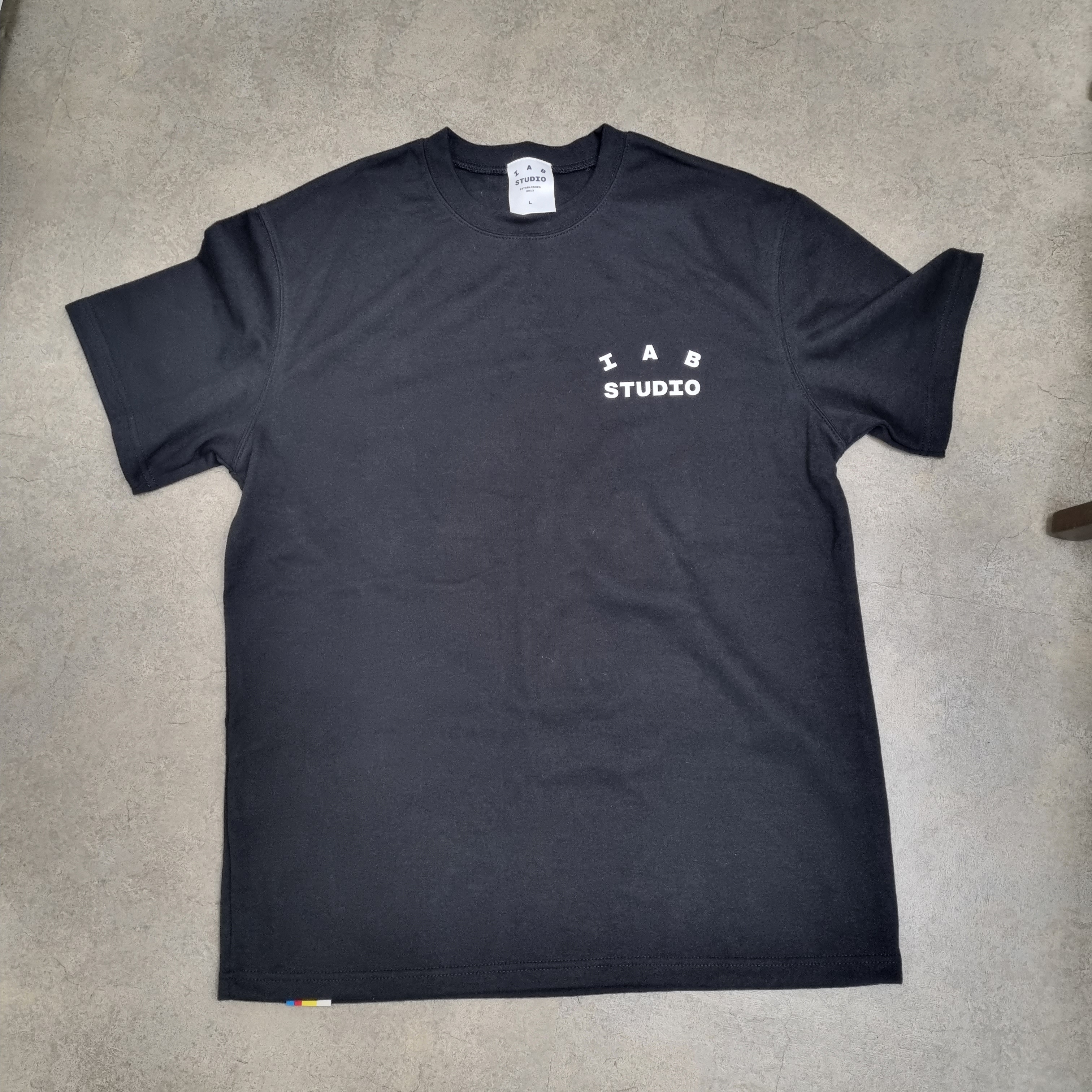 IAB Studio 10th Anniversary T-Shirt Black 착용 스타일