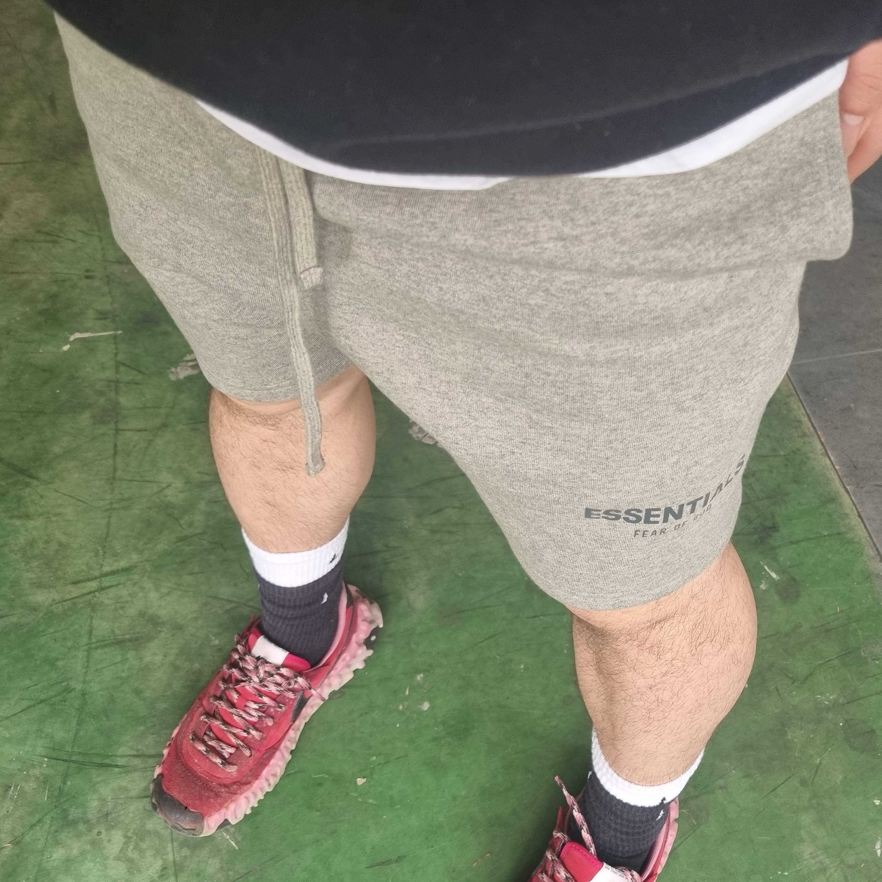Essentials The Core Collection Sweatshorts Heather Oatmeal 착용 스타일 - 2