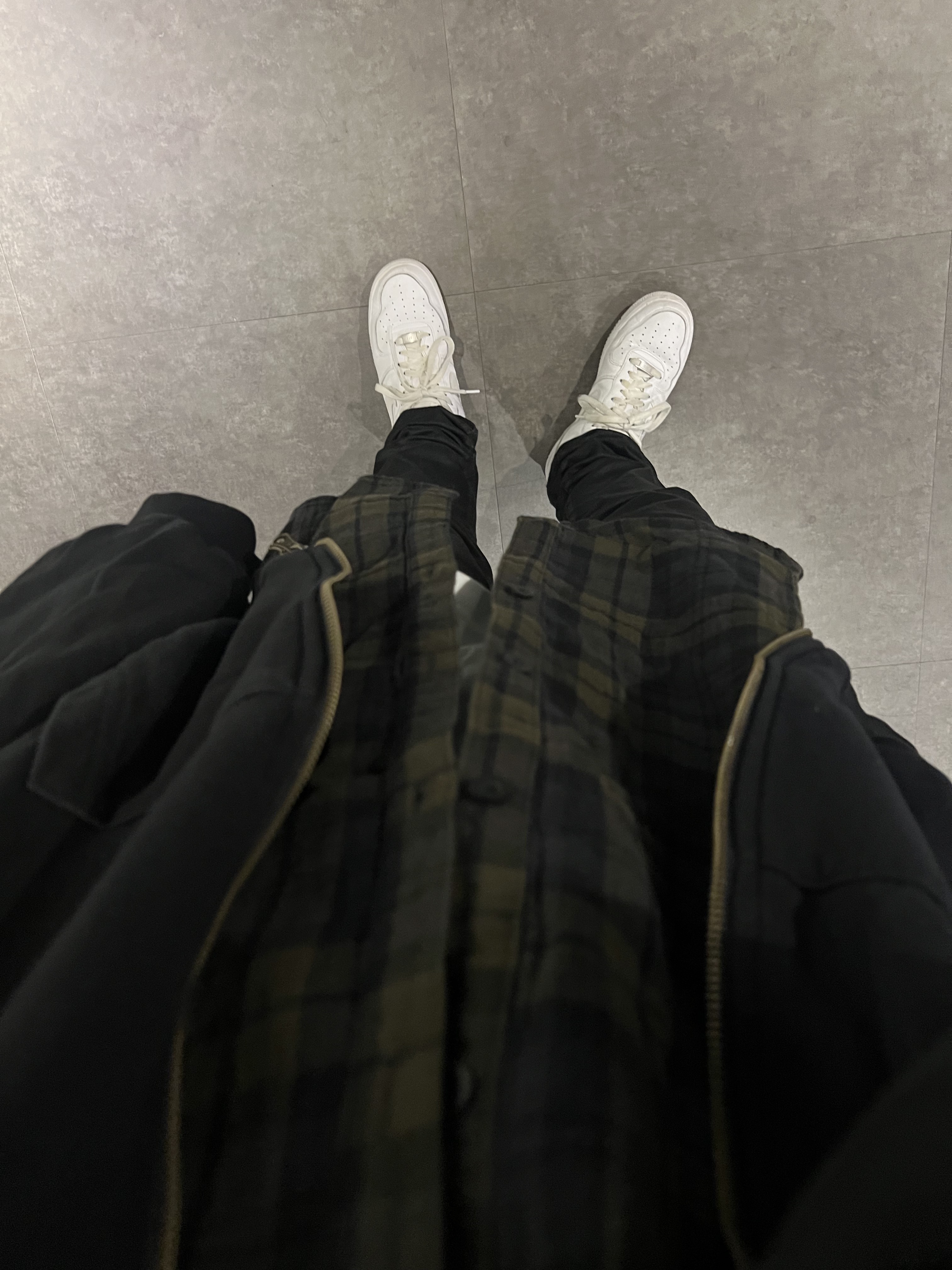 Undermycar Fisky Double Layered Shirts Hood Zip-Up Bronze Green - 23FW, Undermycar Black Mamba Slim Fit Red Stitch Wax Coating Jeans Rumba Red - 22FW 착용 스타일 - 3