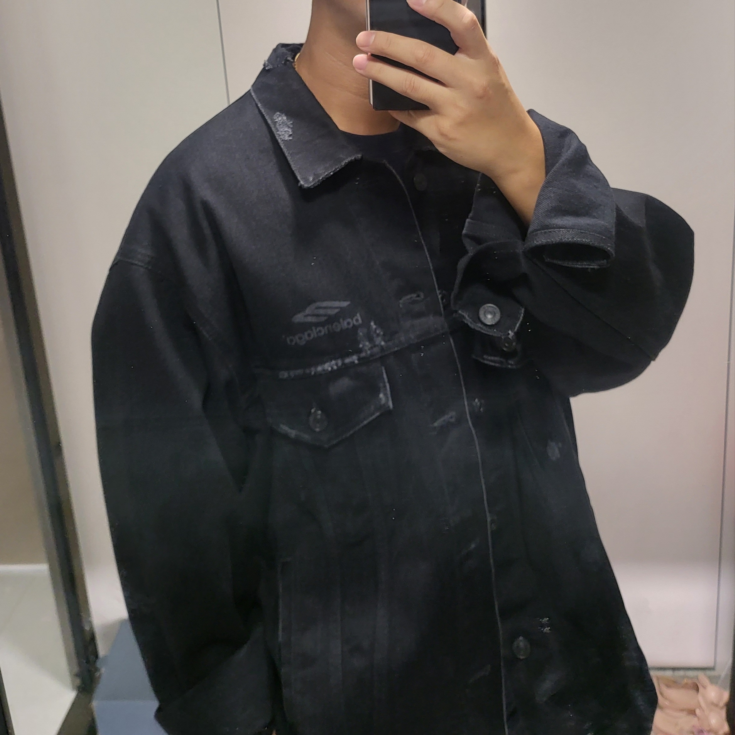 Balenciaga 3B Sports Icon Large Fit Japanese Denim Jacket Black 착용 스타일 - 1