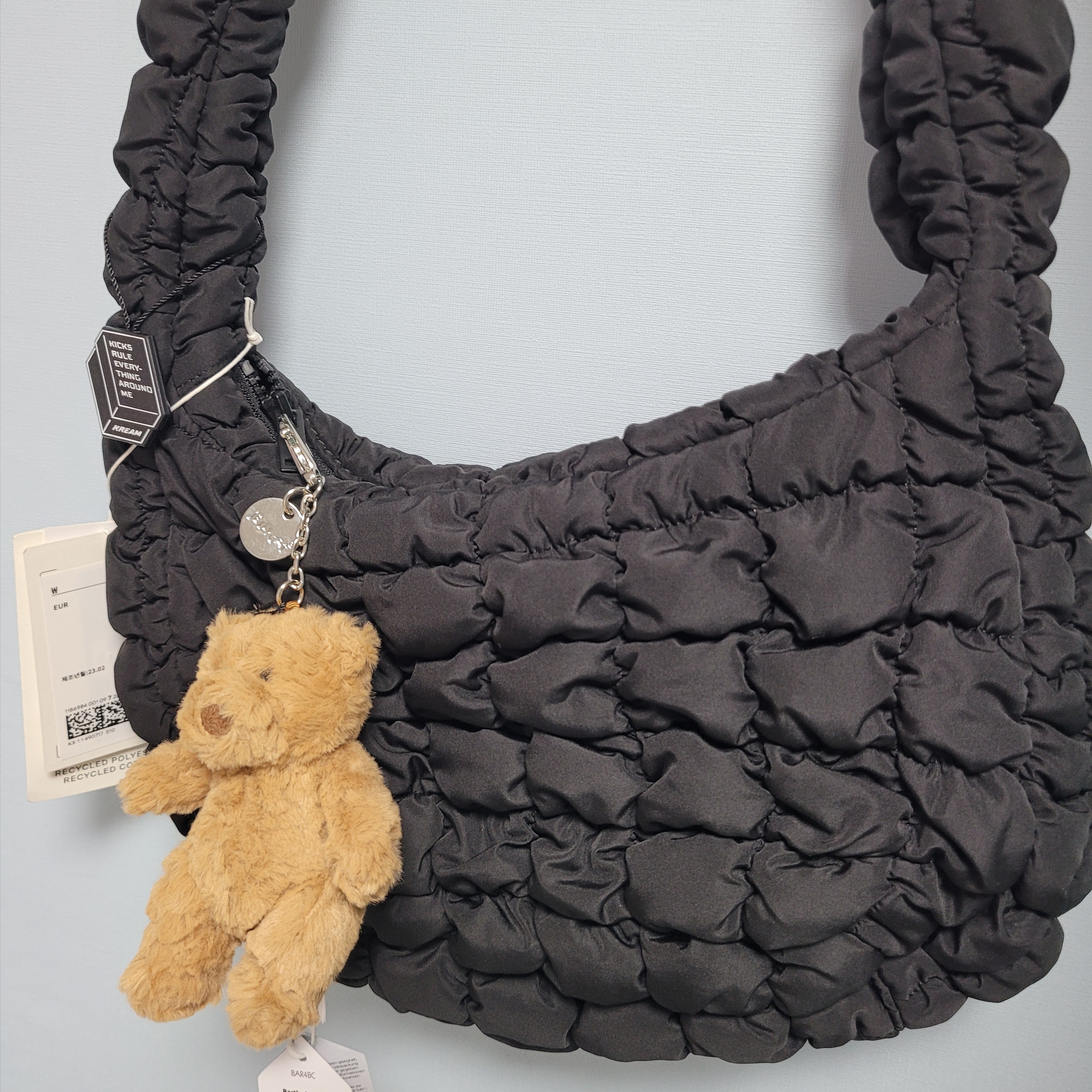 Jellycat Bartholomew Bear Bag Charm Brown 착용 스타일 - 1