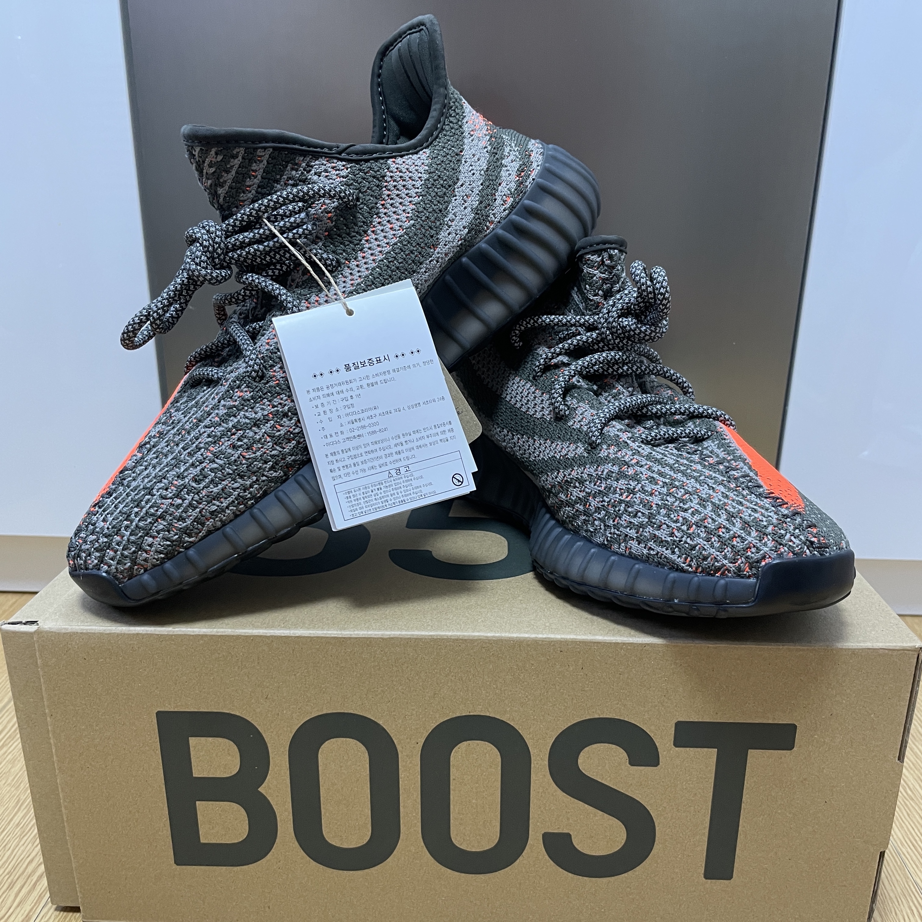 Adidas Yeezy Foam RNNR Carbon, Adidas Yeezy Boost 350 V2 Bone 착용 스타일 - 4