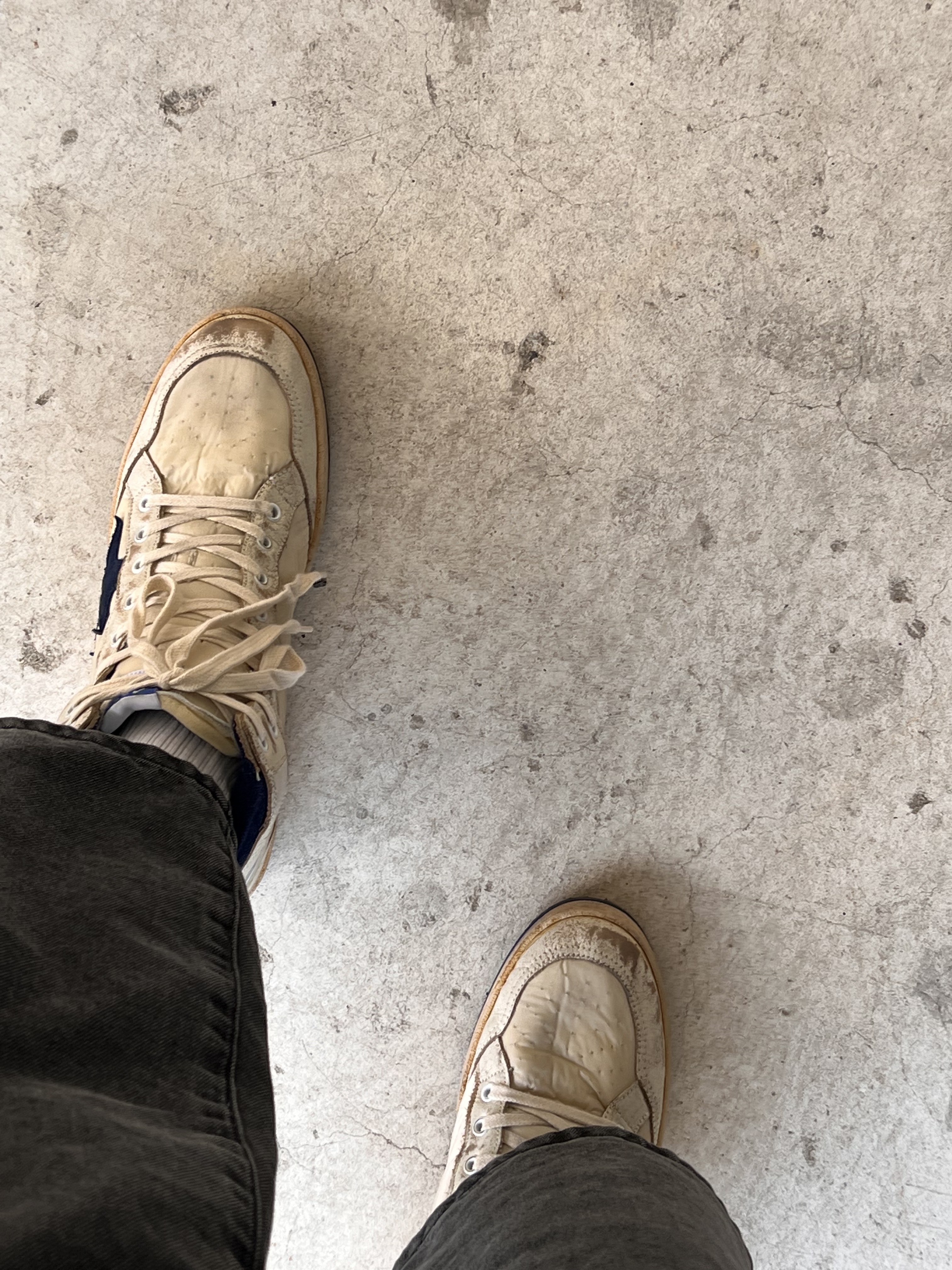 Golden Goose Sky Star Sneakers Cream White Dark Blue 착용 스타일 - 3