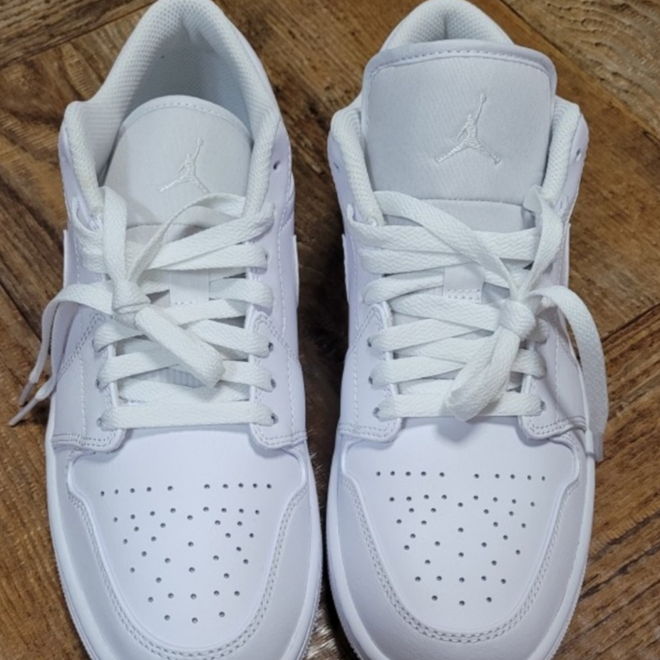 Jordan 1 Low Triple White 착용 스타일