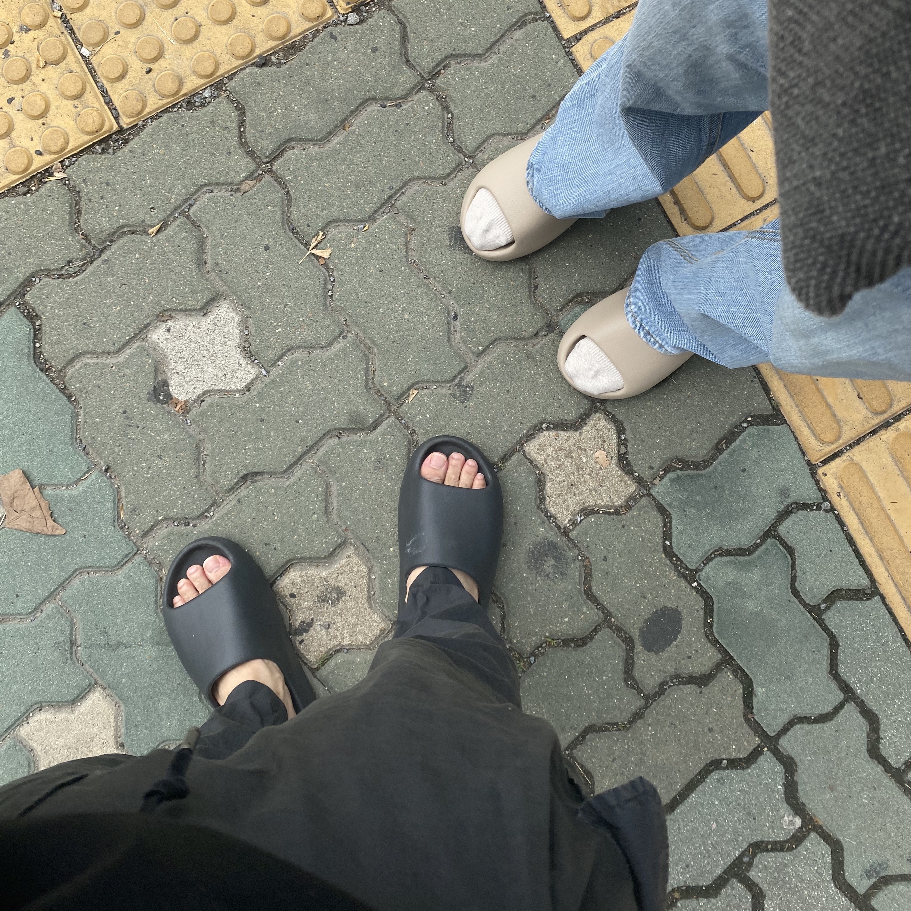 Adidas Yeezy Slide Onyx, Adidas Yeezy Slide Pure - Re-Release Ver. 착용 스타일