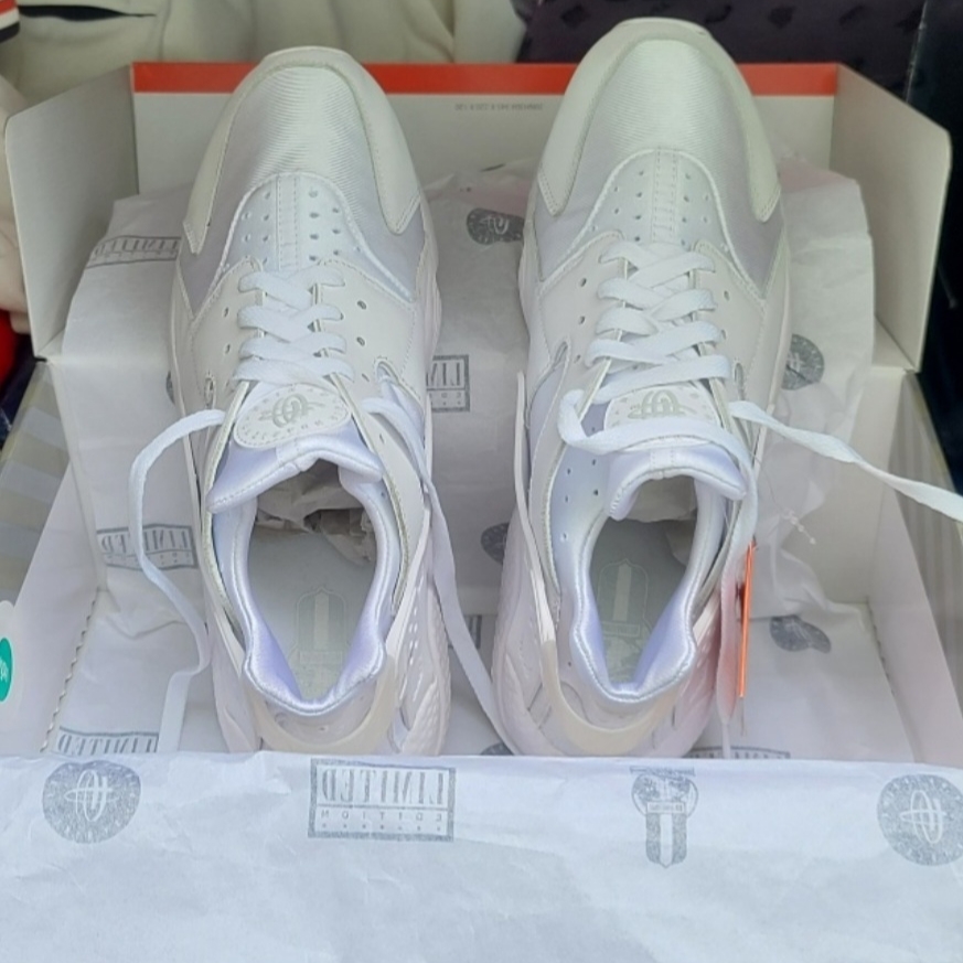 Nike Air Huarache White Pure Platinum 착용 스타일