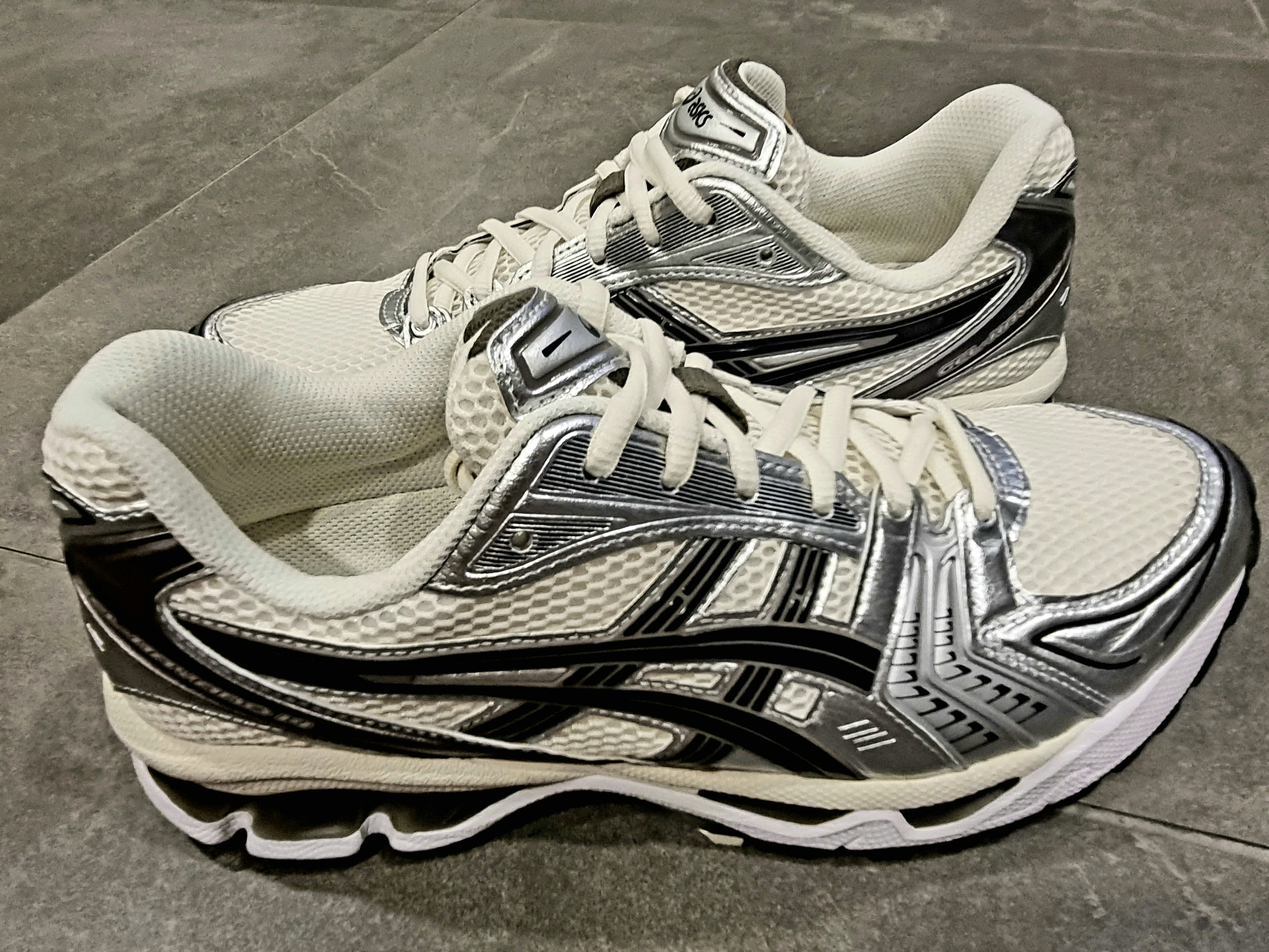 Asics Gel-Kayano 14 Cream Black 착용 스타일 - 2