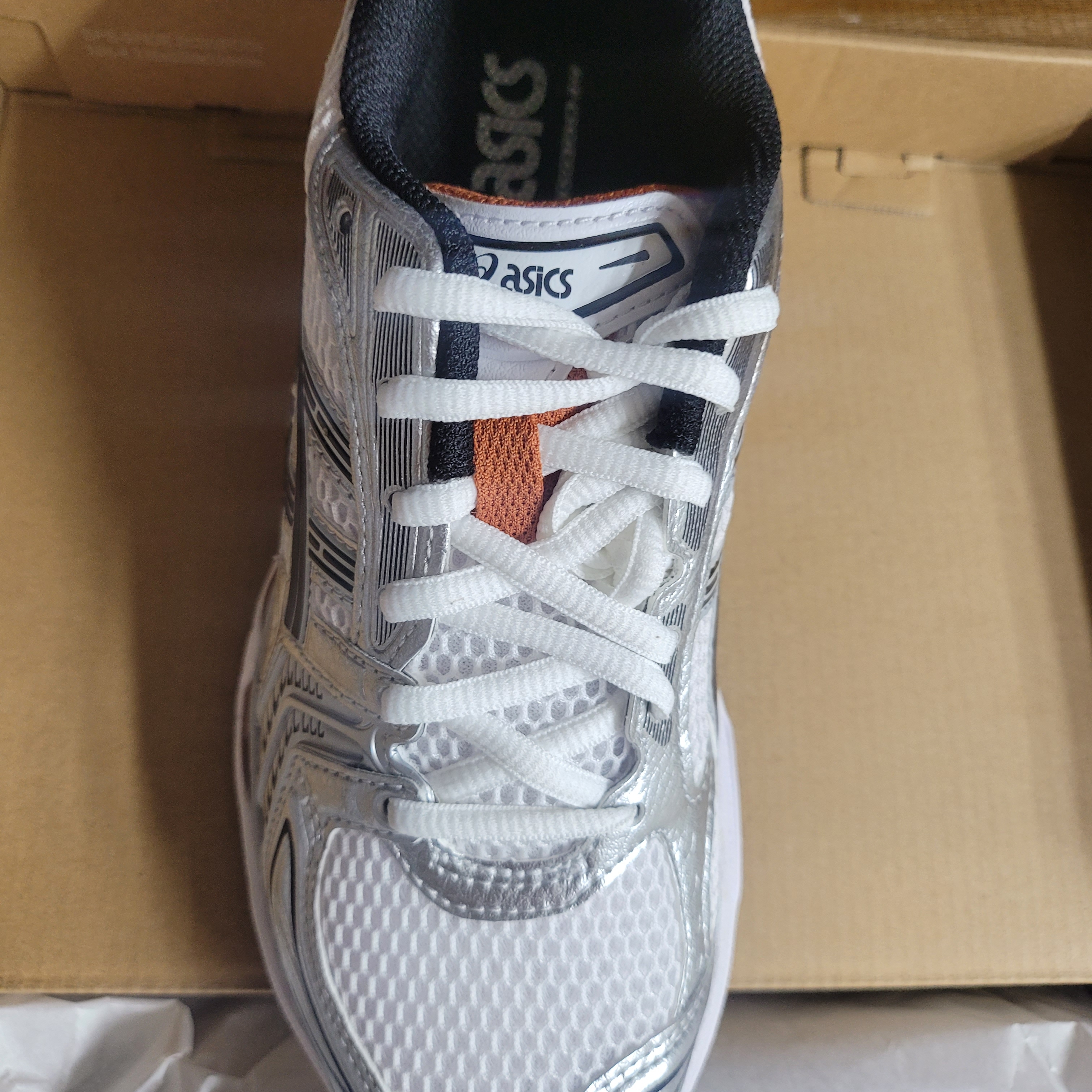Asics Gel-Kayano 14 White Piquant Orange 착용 스타일