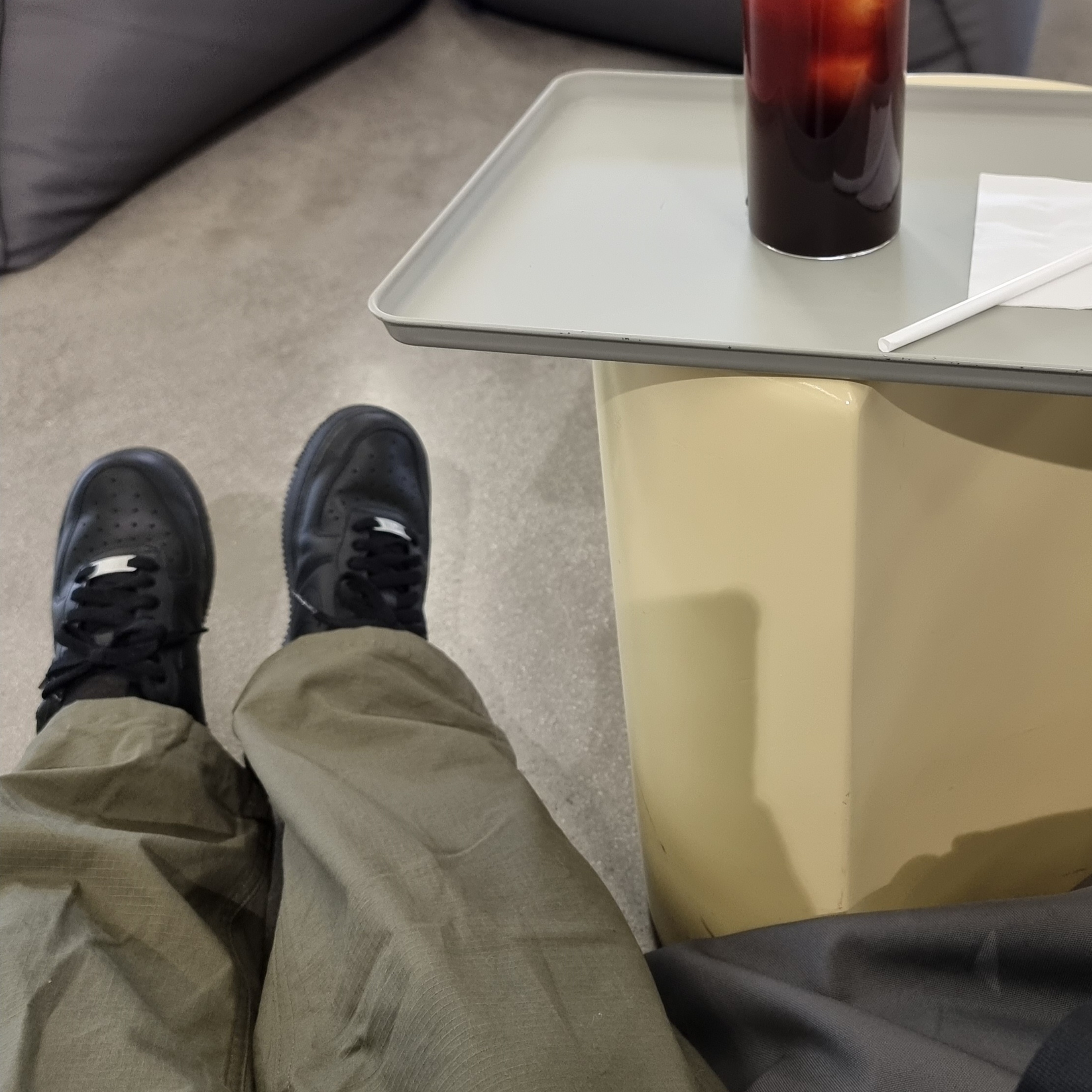 (W) Nike Air Force 1 '07 Low Triple Black 착용 스타일