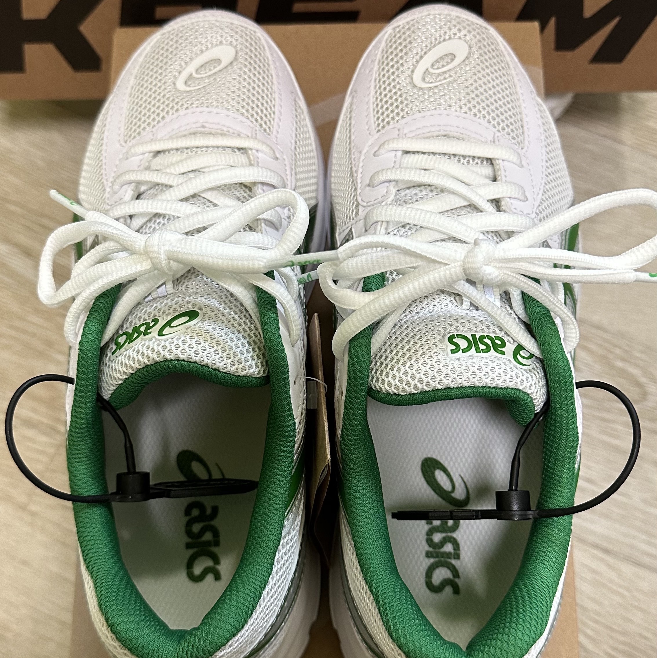 Asics Jog 100 S White Green - 2E Wide 착용 스타일 - 3