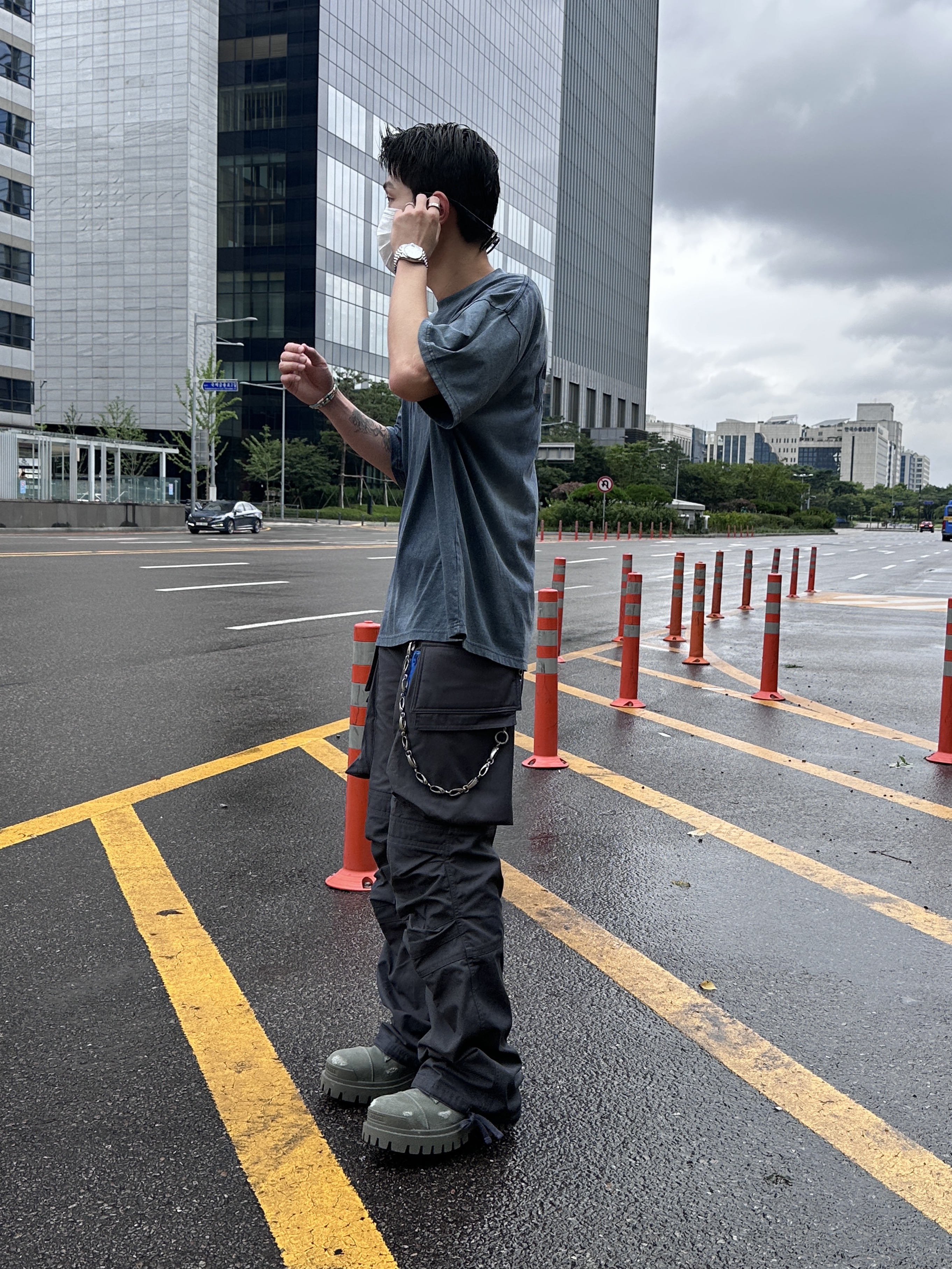 Balenciaga Combat Strike 20mm Boot Kaki, Farfromwhat Far Wahsed Drift T-Shirt Navy 착용 스타일 - 2