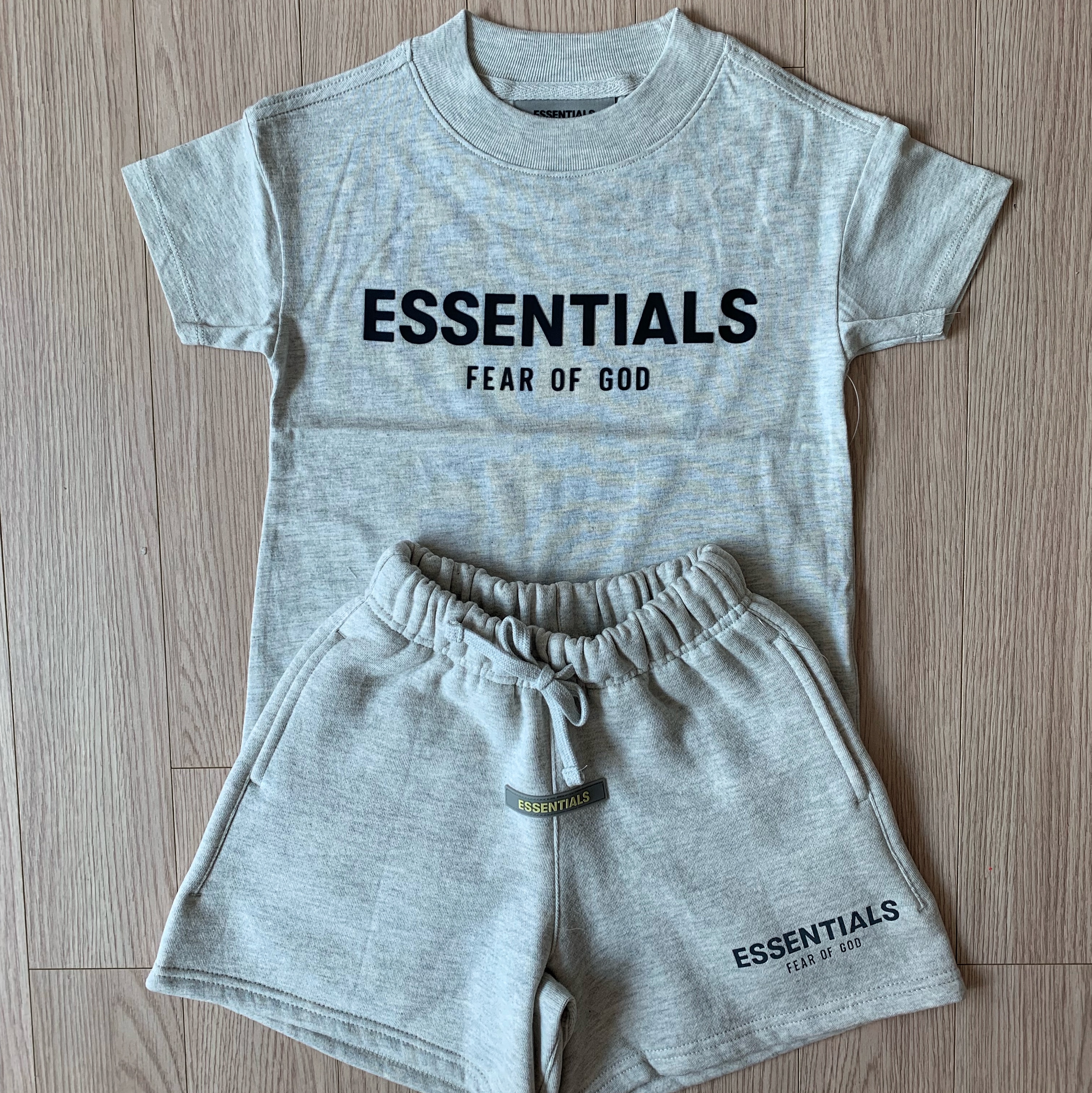 (Kids) Essentials T-Shirt Oatmeal - 21SS, (Kids) Essentials Sweatshorts Oatmeal - 21SS 착용 스타일