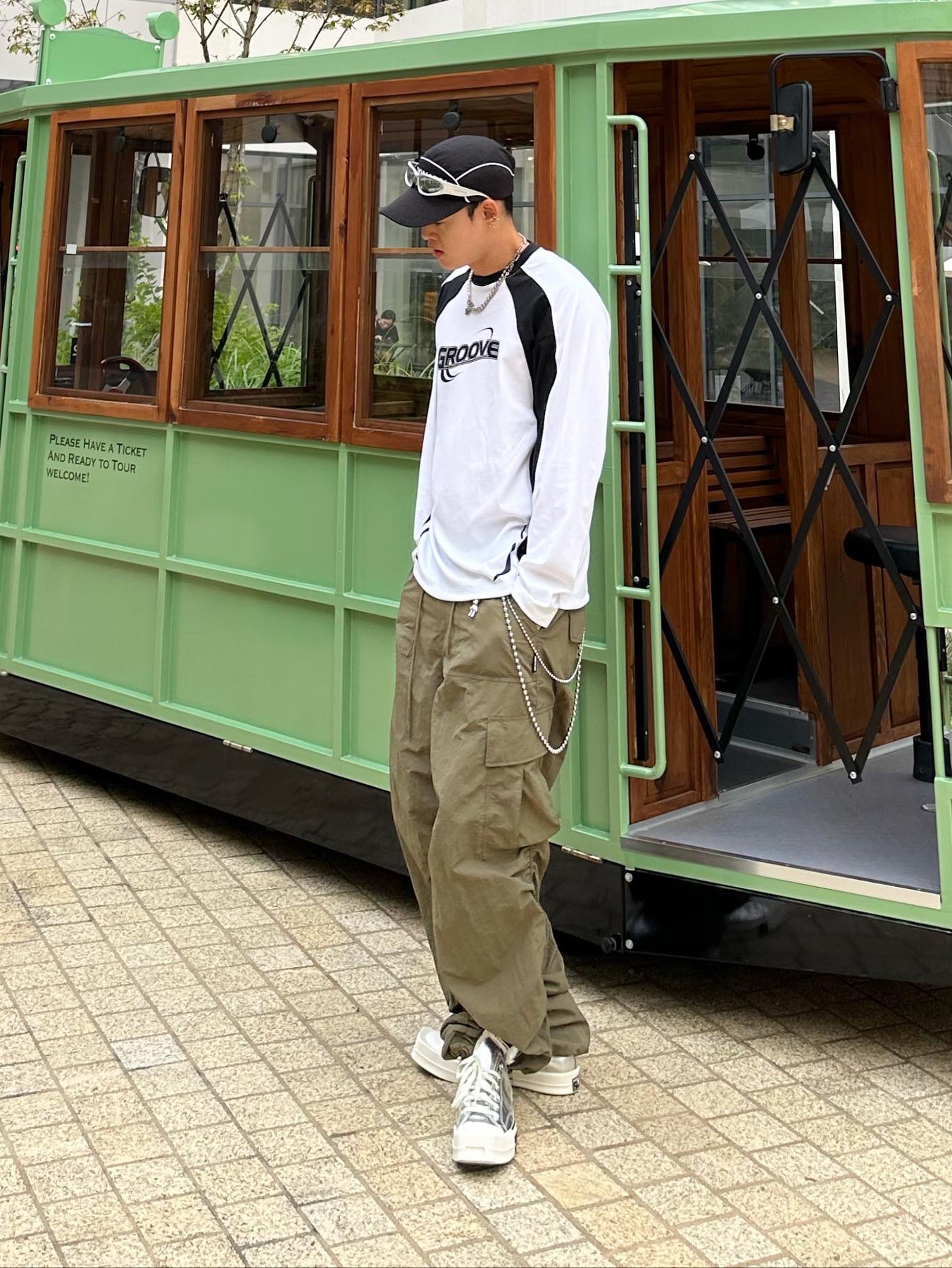 Converse x Drkshdw Turbodrk Chuck 70 Ox Silver Lacquered Denim, Balenciaga Swift Oval Sunglasses Silver 착용 스타일 - 1