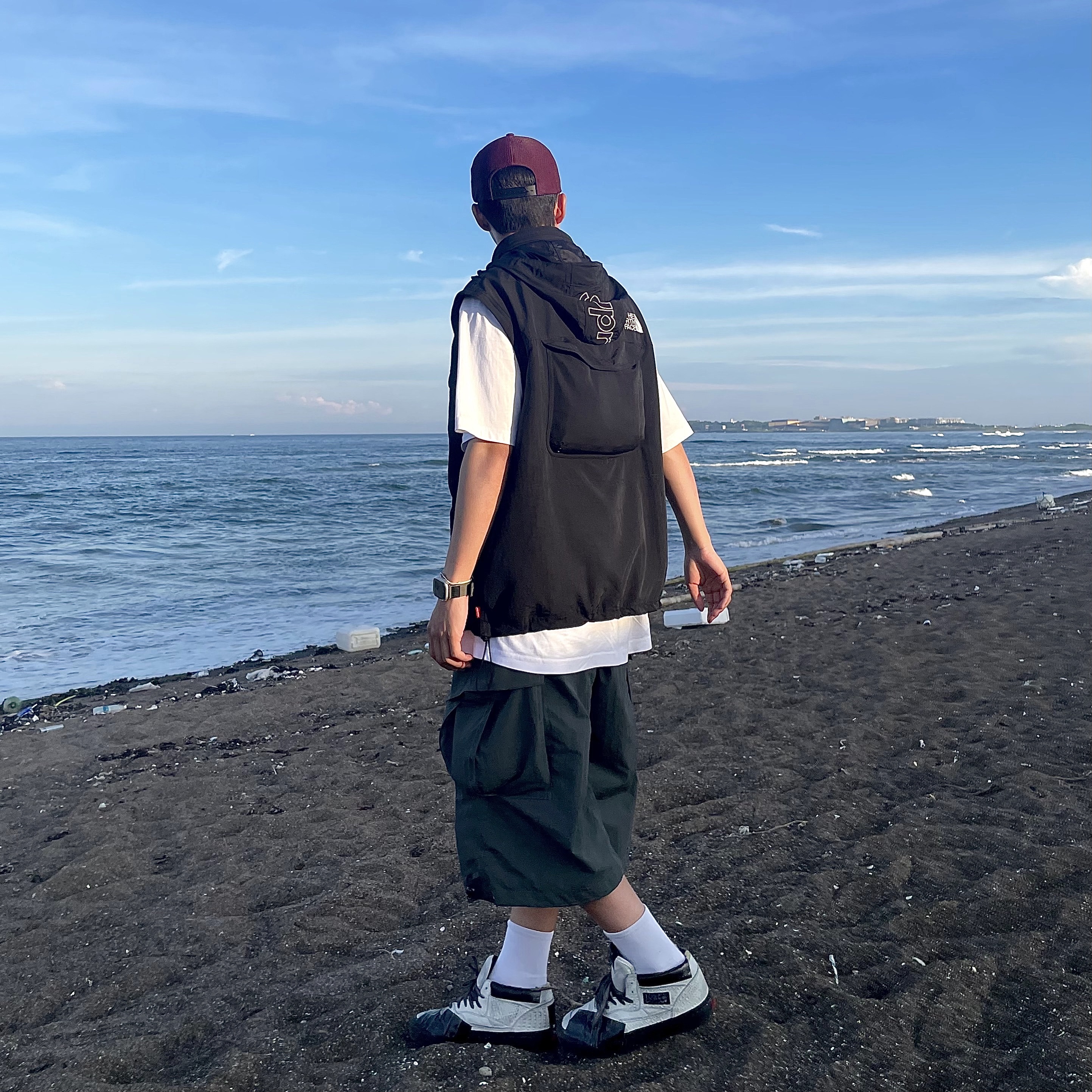 Supreme x The North Face Trekking Convertible Jacket Black - 22SS, Apple Watch Series 8 41mm GPS Silver Aluminium Case with Sport Band White (Korean Ver.) 착용 스타일 - 2