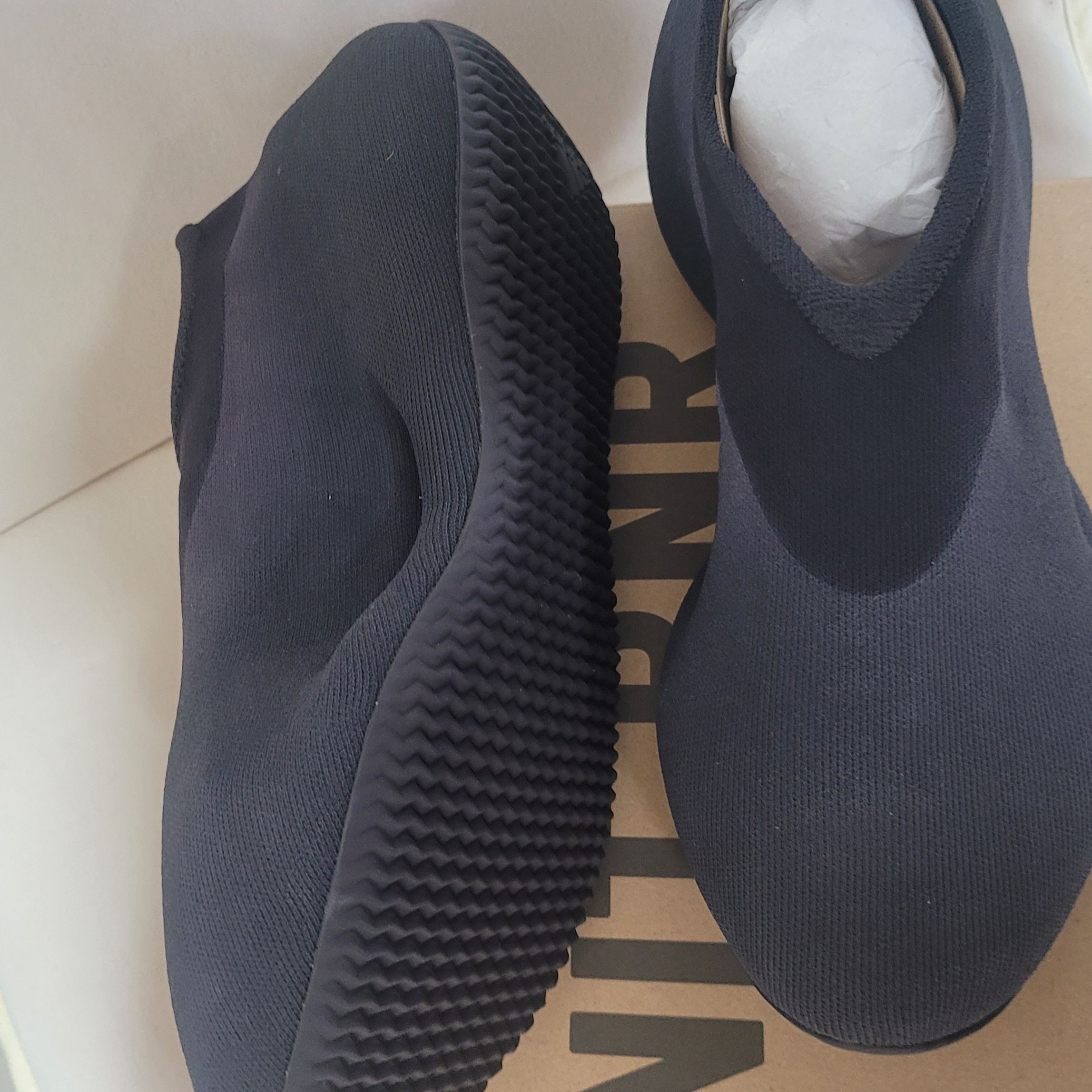 Adidas Yeezy Knit RNR Fade Onyx 착용 스타일
