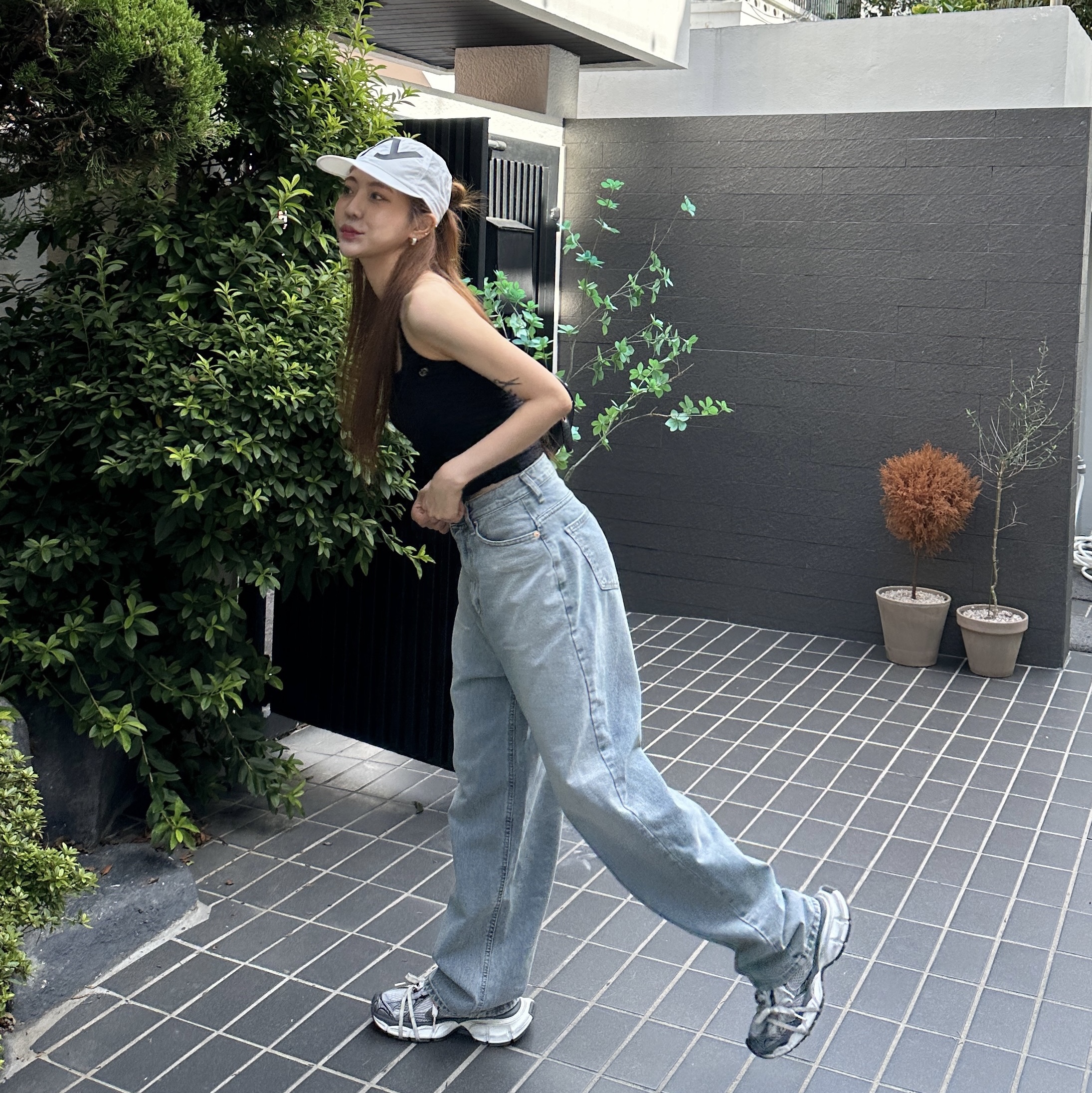(W) Balenciaga 3XL Sneakers Grey White Red, Balenciaga 3XL Sneakers Grey White Red 착용 스타일 - 1