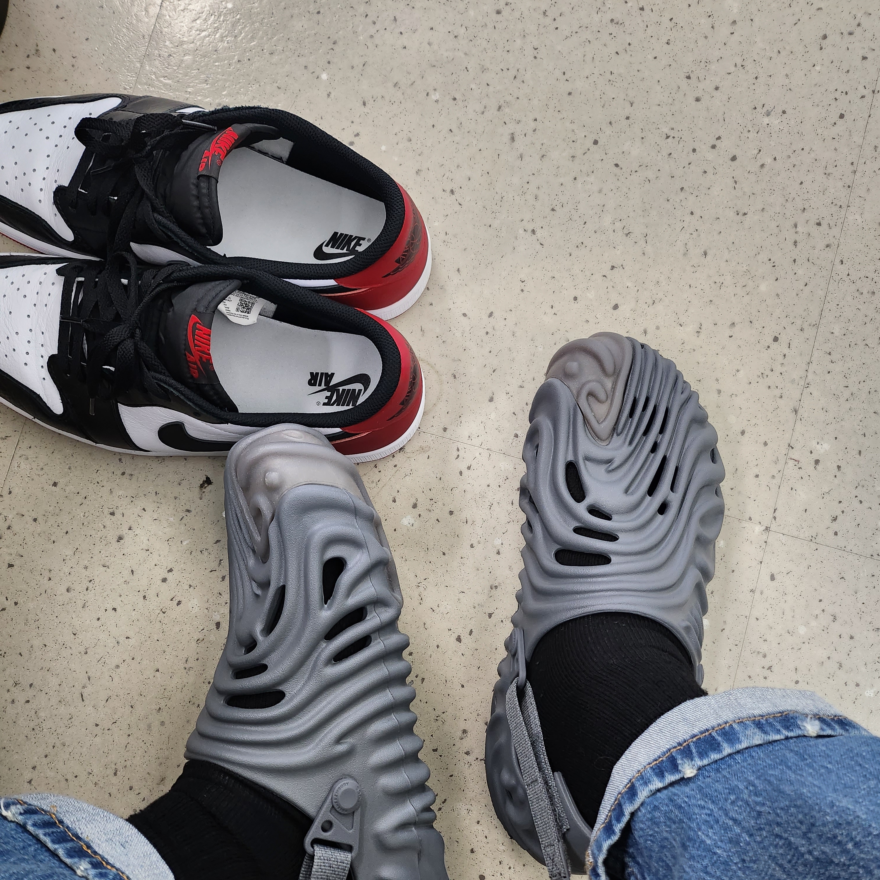 Jordan 1 Retro Low OG Black Toe, Crocs x Salehe Bembury Pollex Clog Niagara 착용 스타일