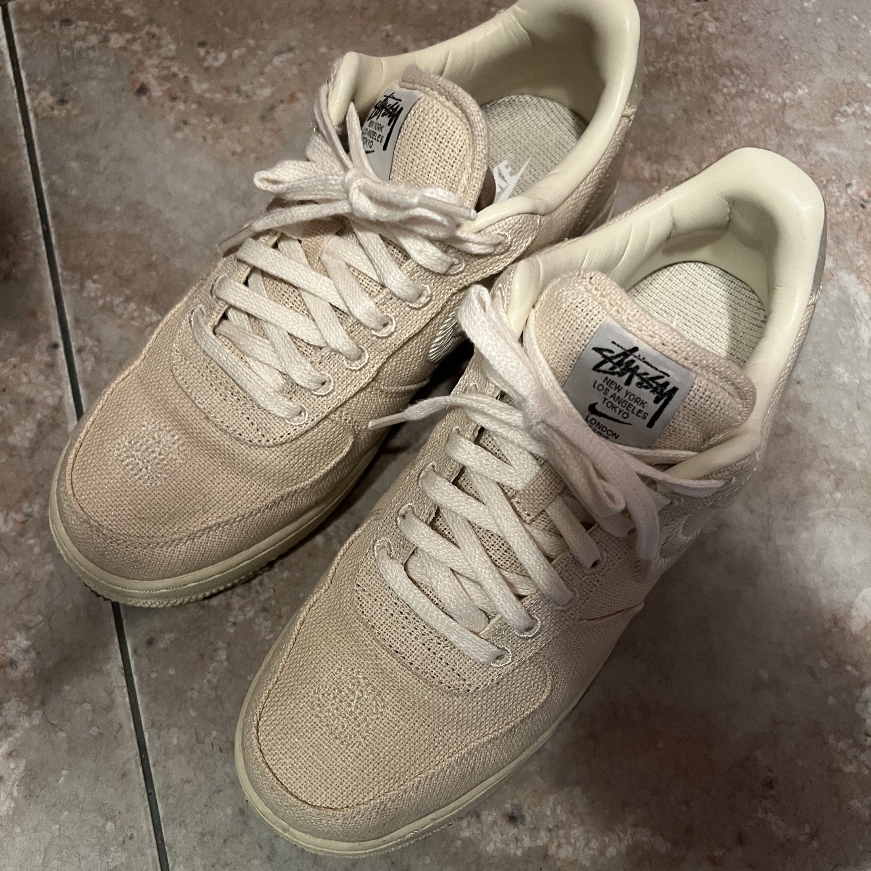 Nike x Stussy Air Force 1 Low Fossil 착용 스타일