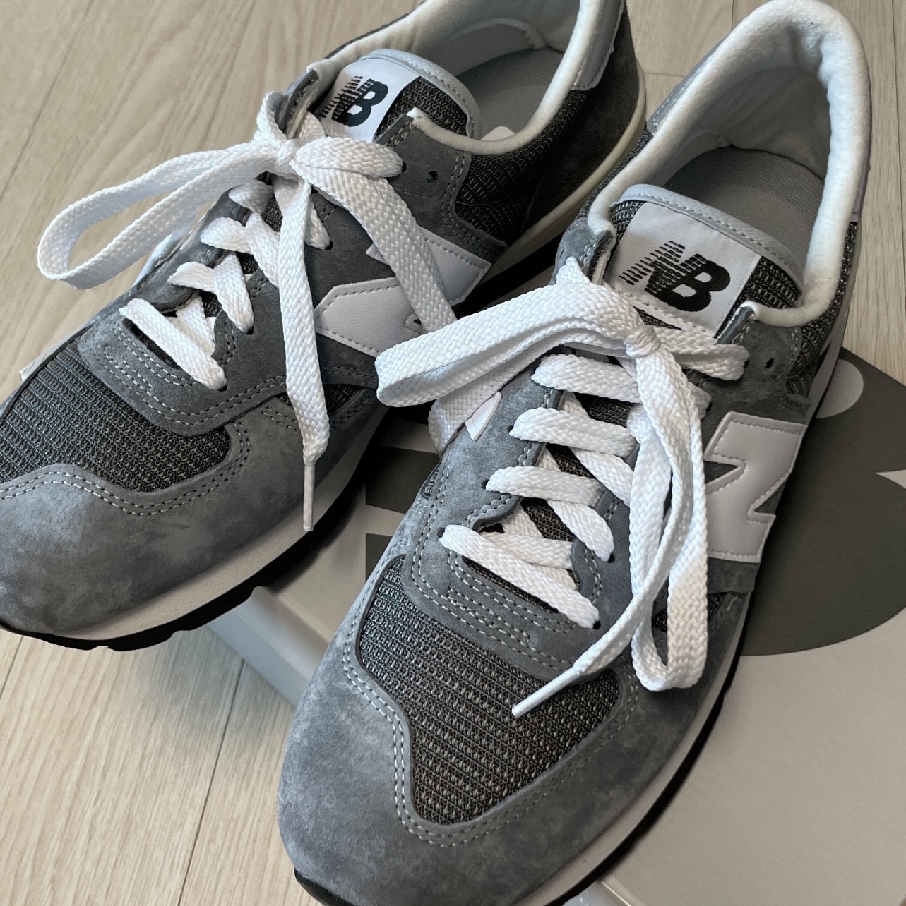 New Balance 990v1 Made in USA Grey White 착용 스타일