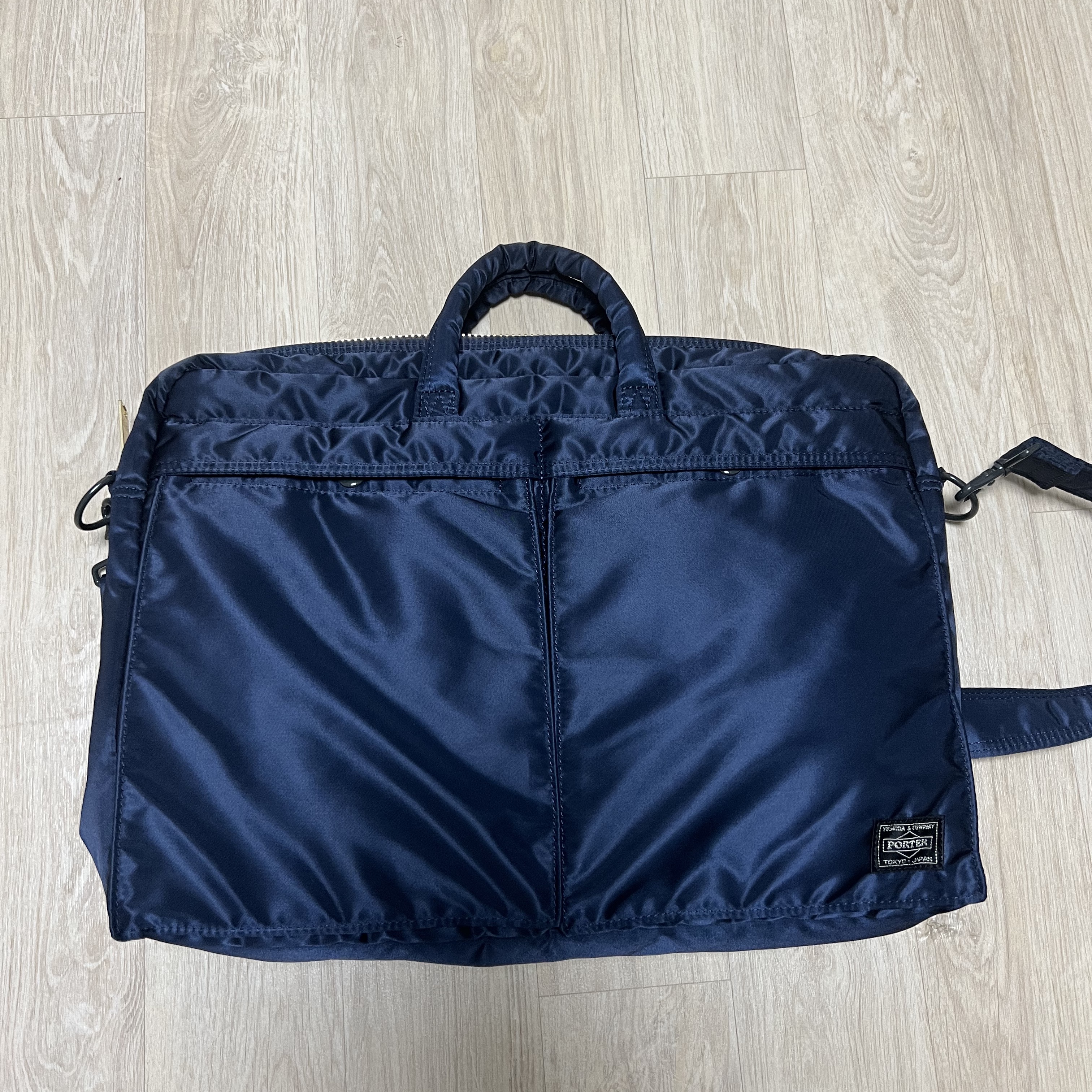 Porter Tanker 2Way Briefcase Iron Blue 착용 스타일