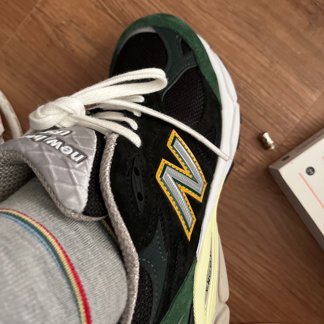 New Balance 990v3 Made in USA Black Green 착용 스타일