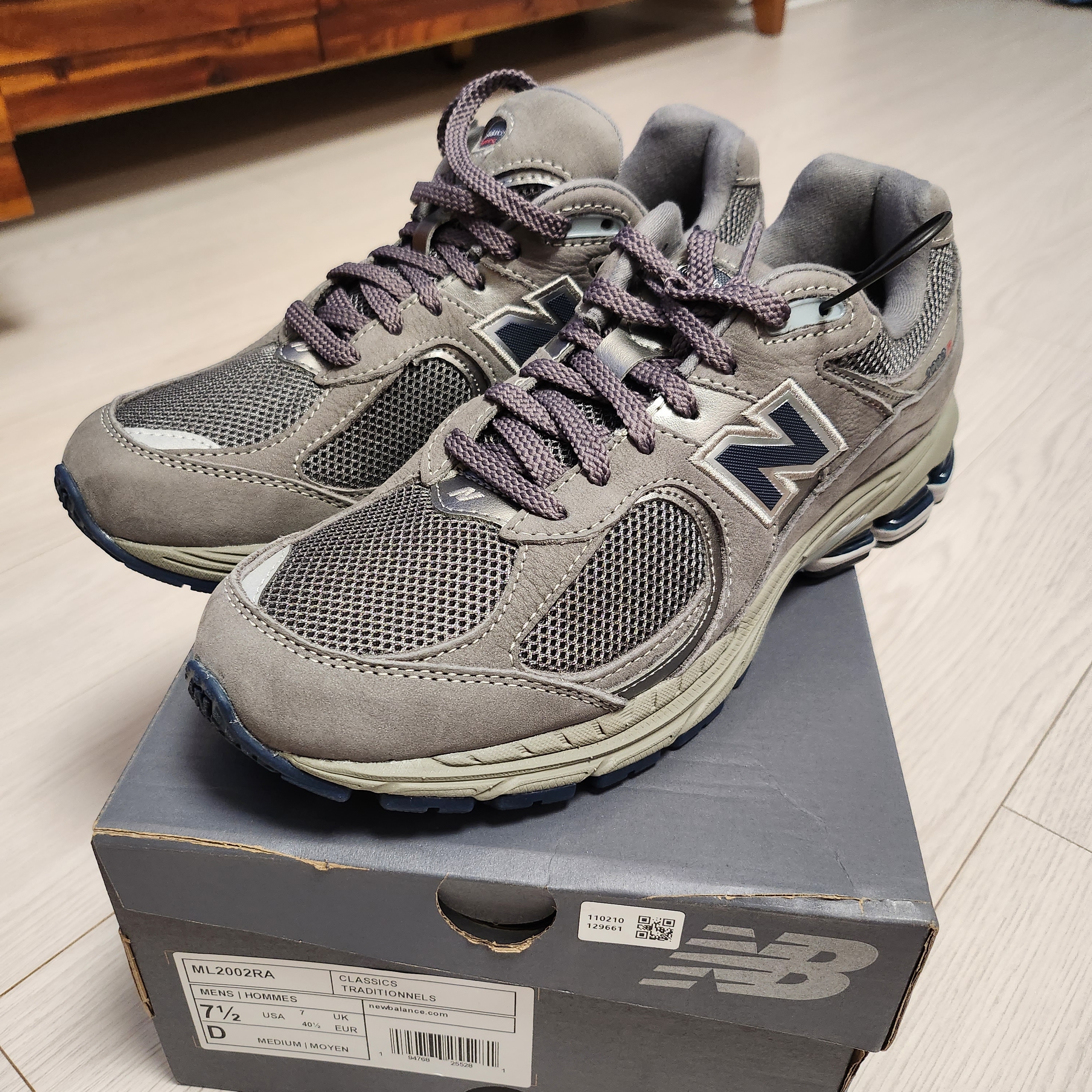 New Balance 2002R Gray 착용 스타일