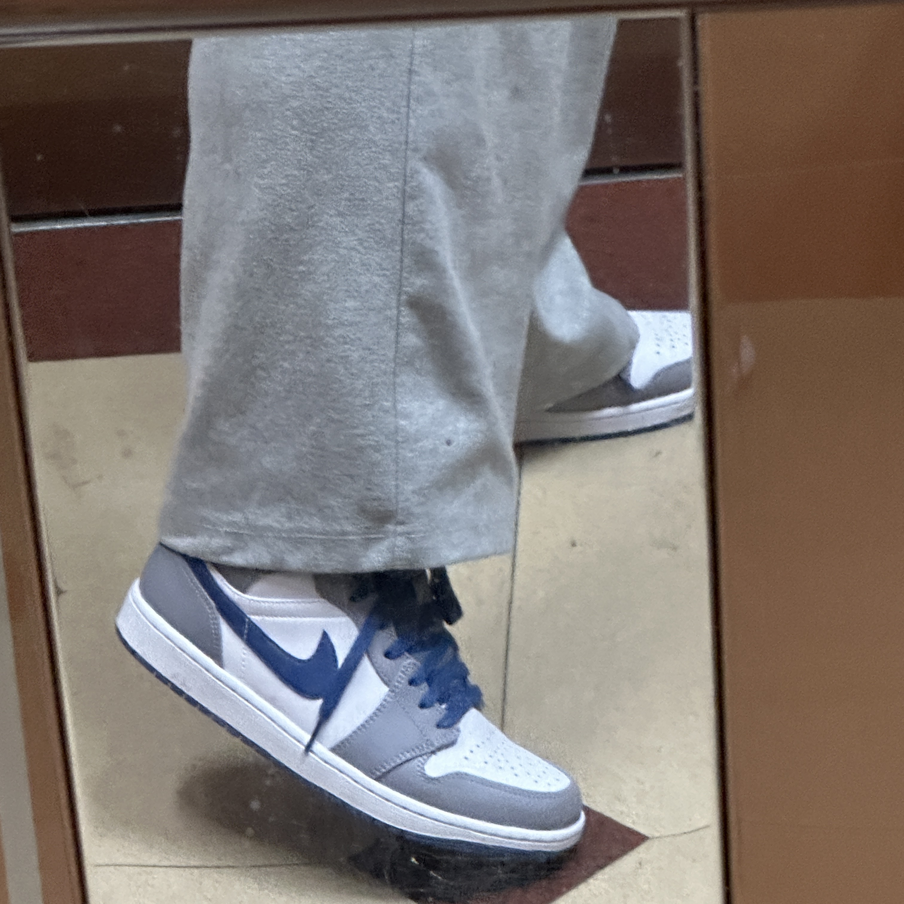 Jordan 1 Mid Cement Grey True Blue 착용 스타일