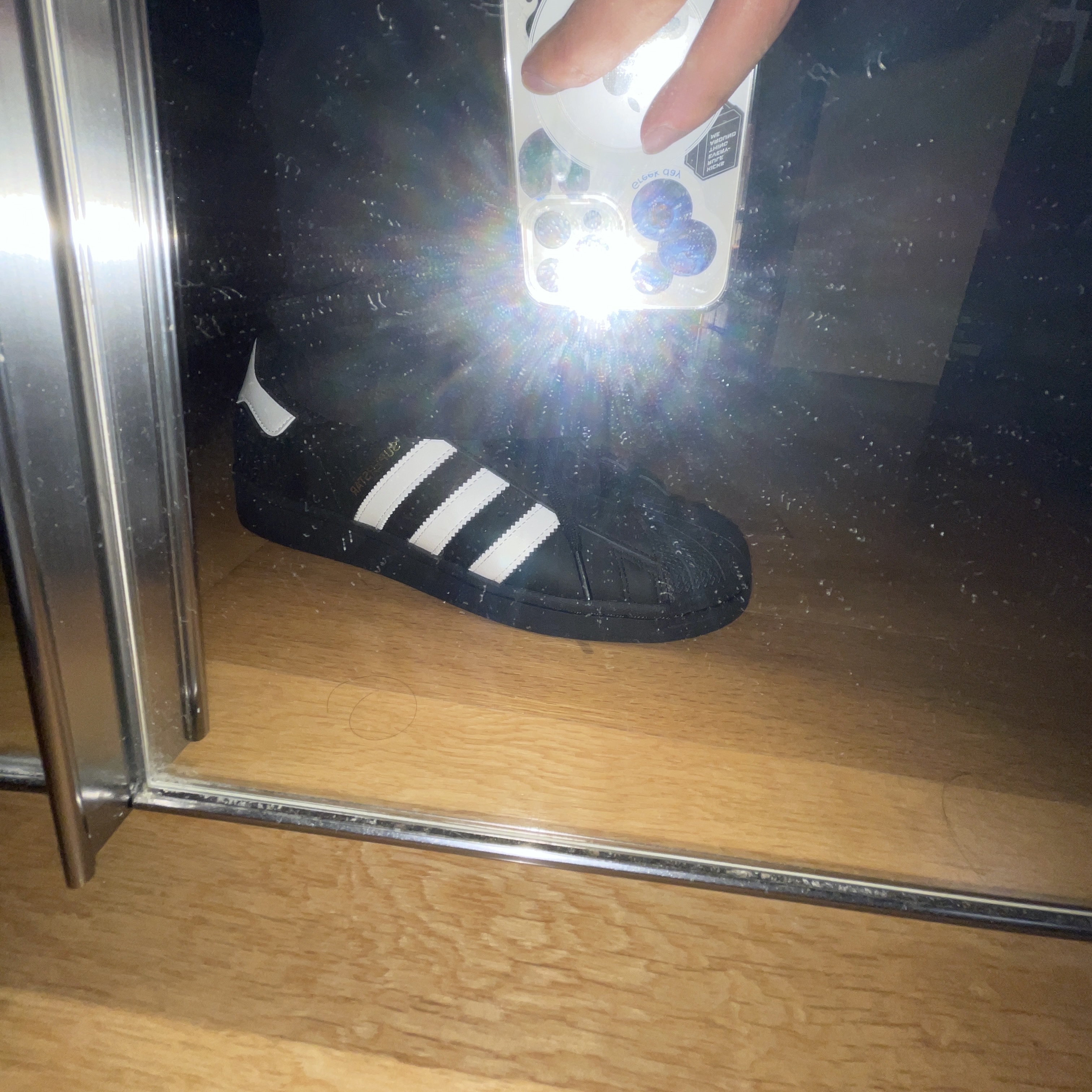 Adidas Superstar Core Black White 착용 스타일
