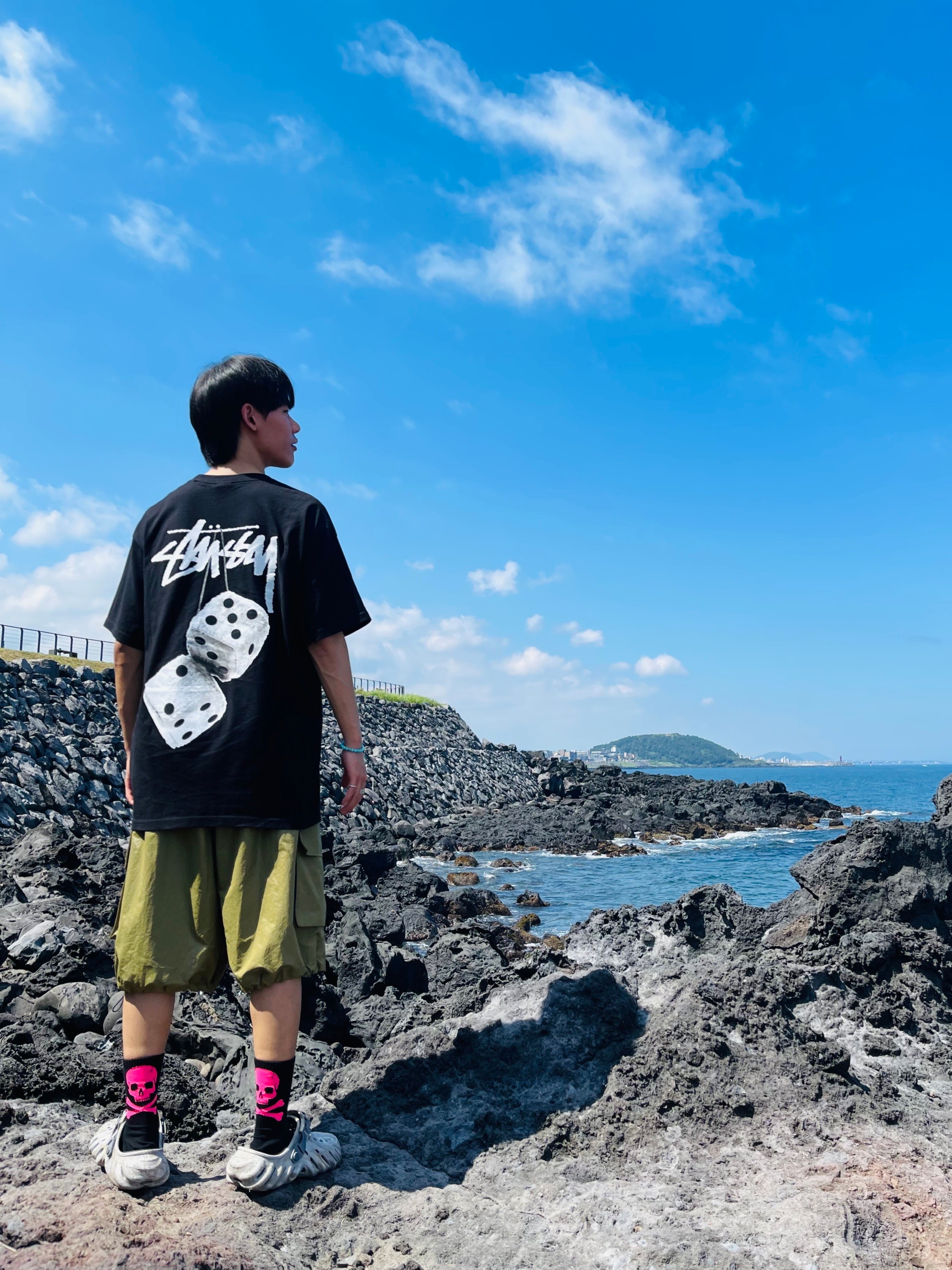 Stussy Fuzzy Dice T-Shirt Black, Crocs Echo Marbled Clog Bone Multi 착용 스타일