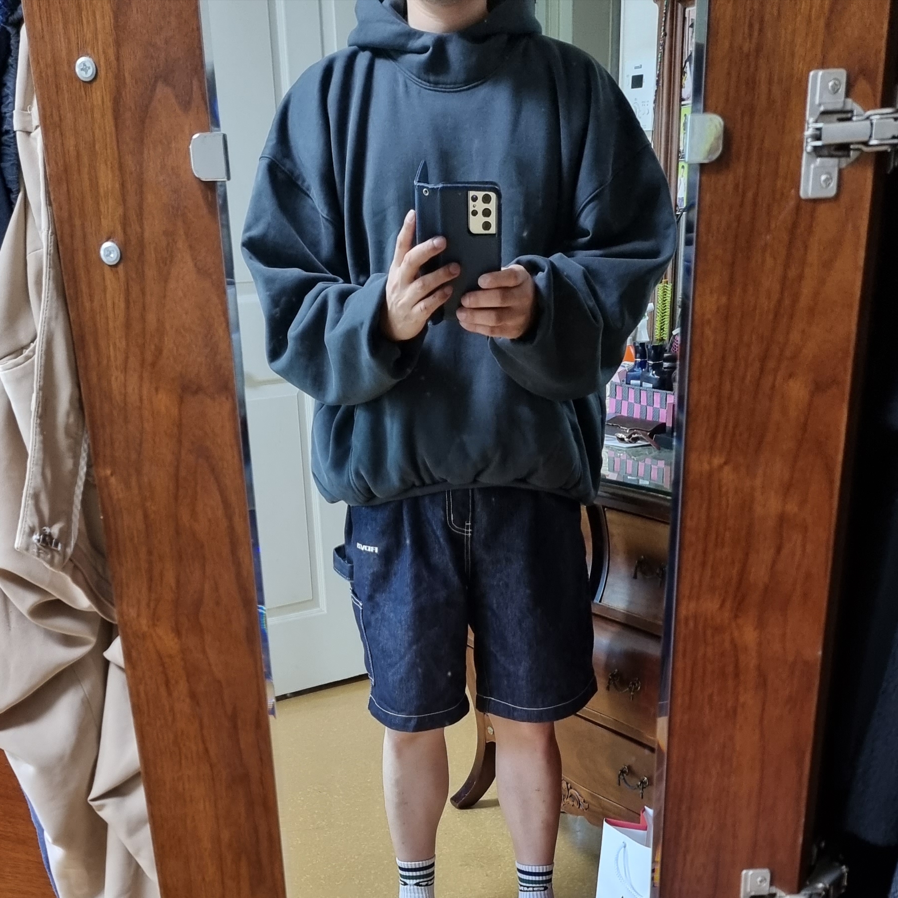 Yeezy Gap Engineered By Balenciaga Dove Hoodie Black 착용 스타일 - 1