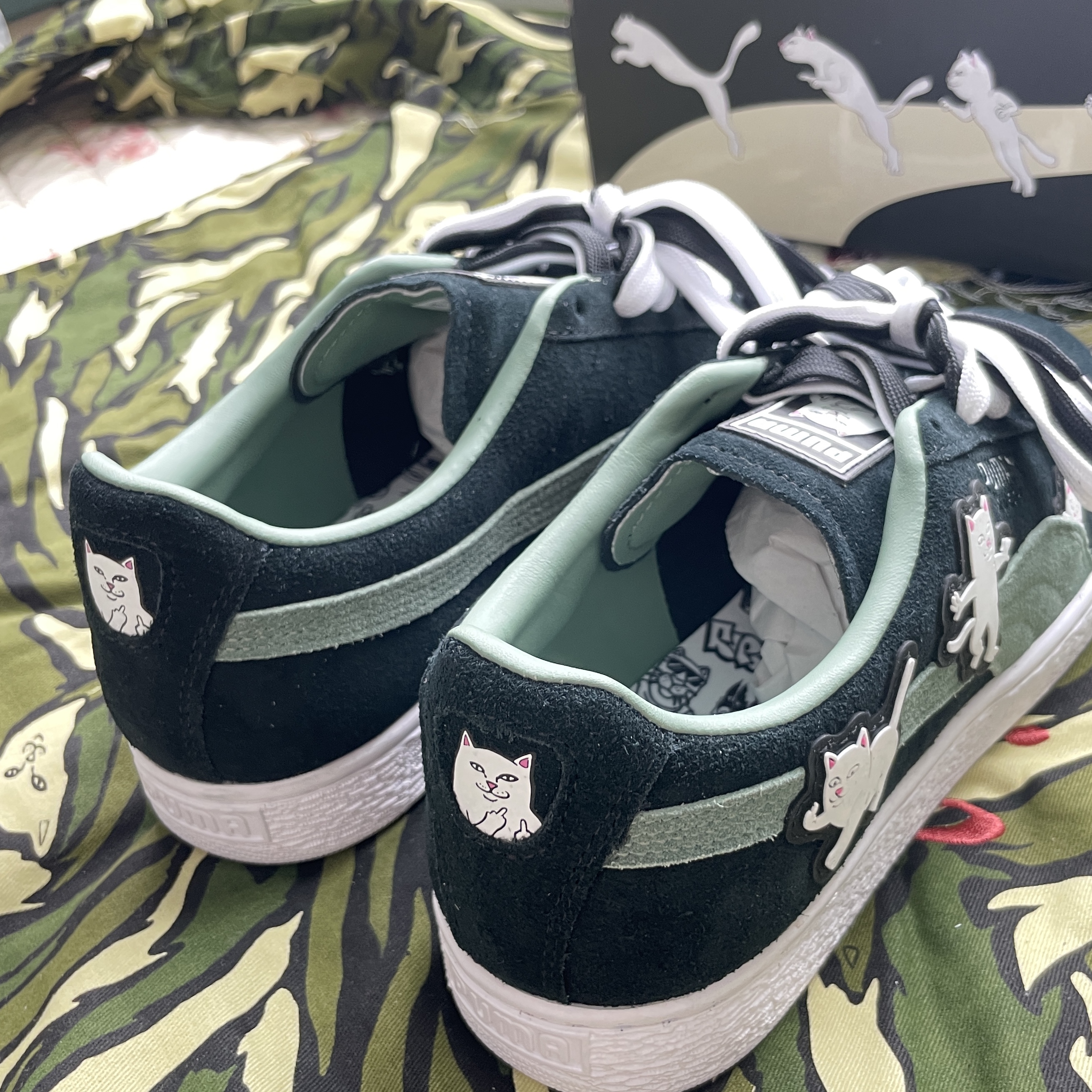 Puma x RIPNDIP Suede Black Eucalyptus 착용 스타일 - 3