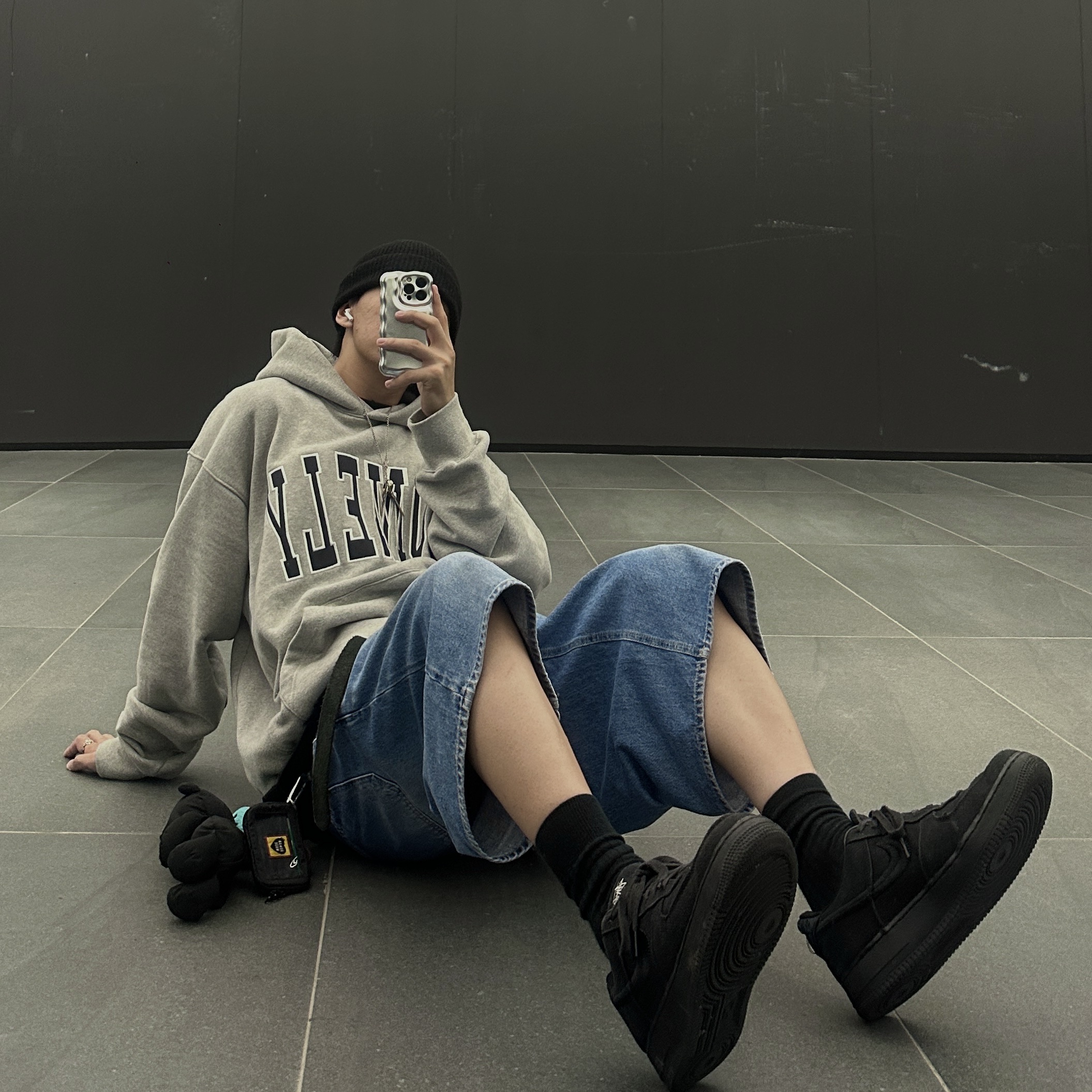 Human Made Military Card Case Black, Nike x Stussy Air Force 1 Low Triple Black 착용 스타일 - 1