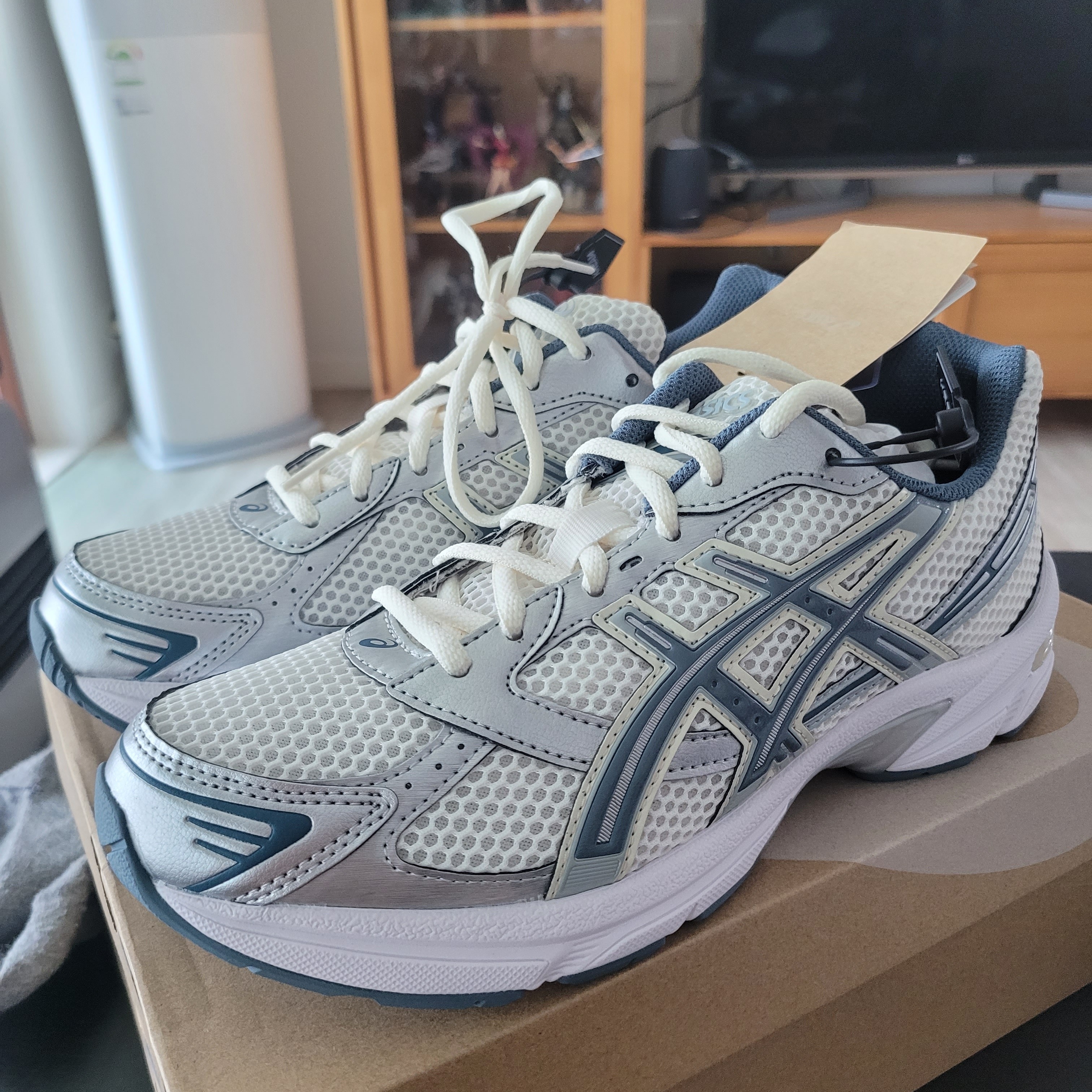 Asics Gel-1130 Cream Ironclad 착용 스타일 - 1