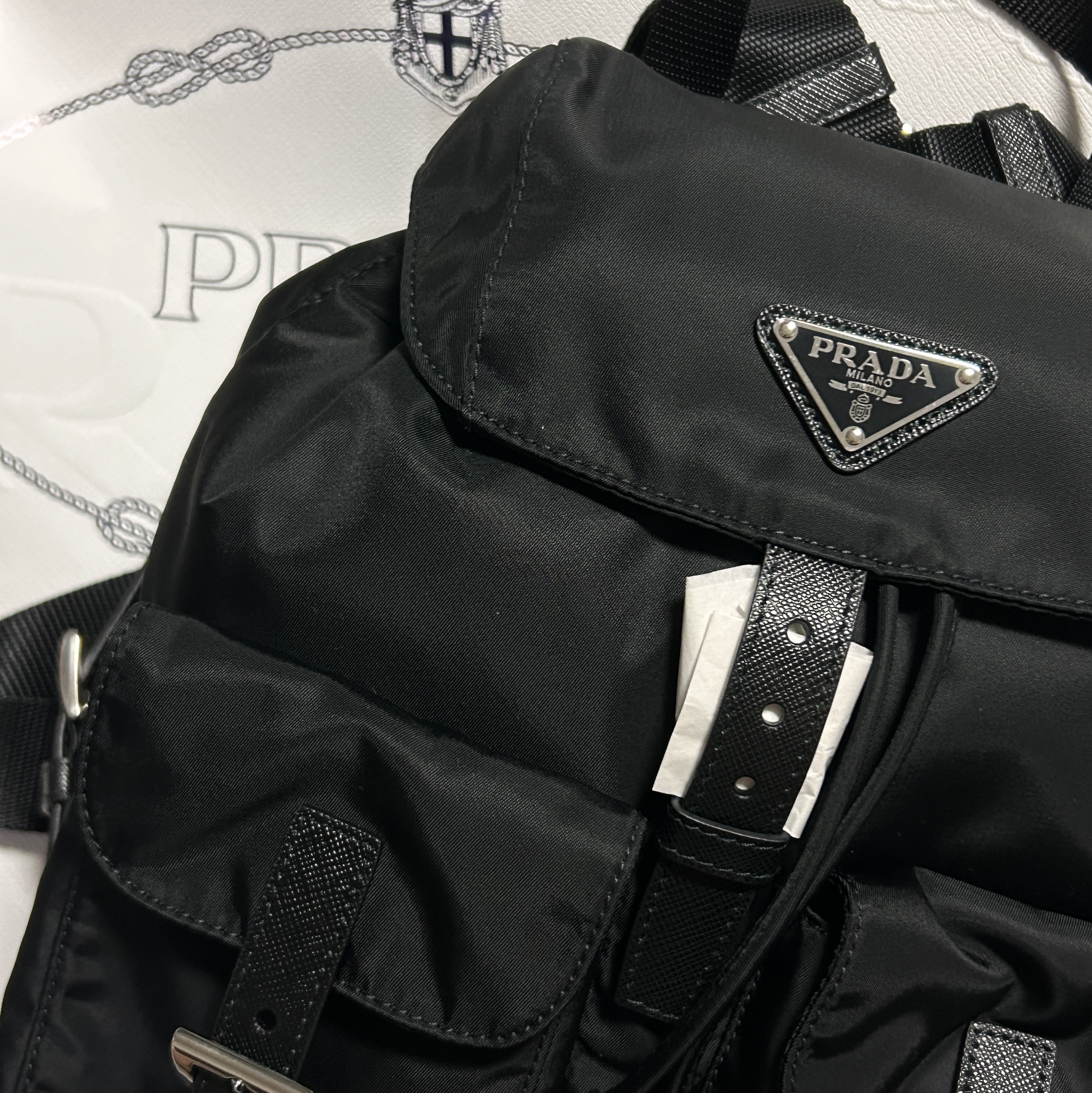 Prada Re-Nylon Small Backpack Black 착용 스타일
