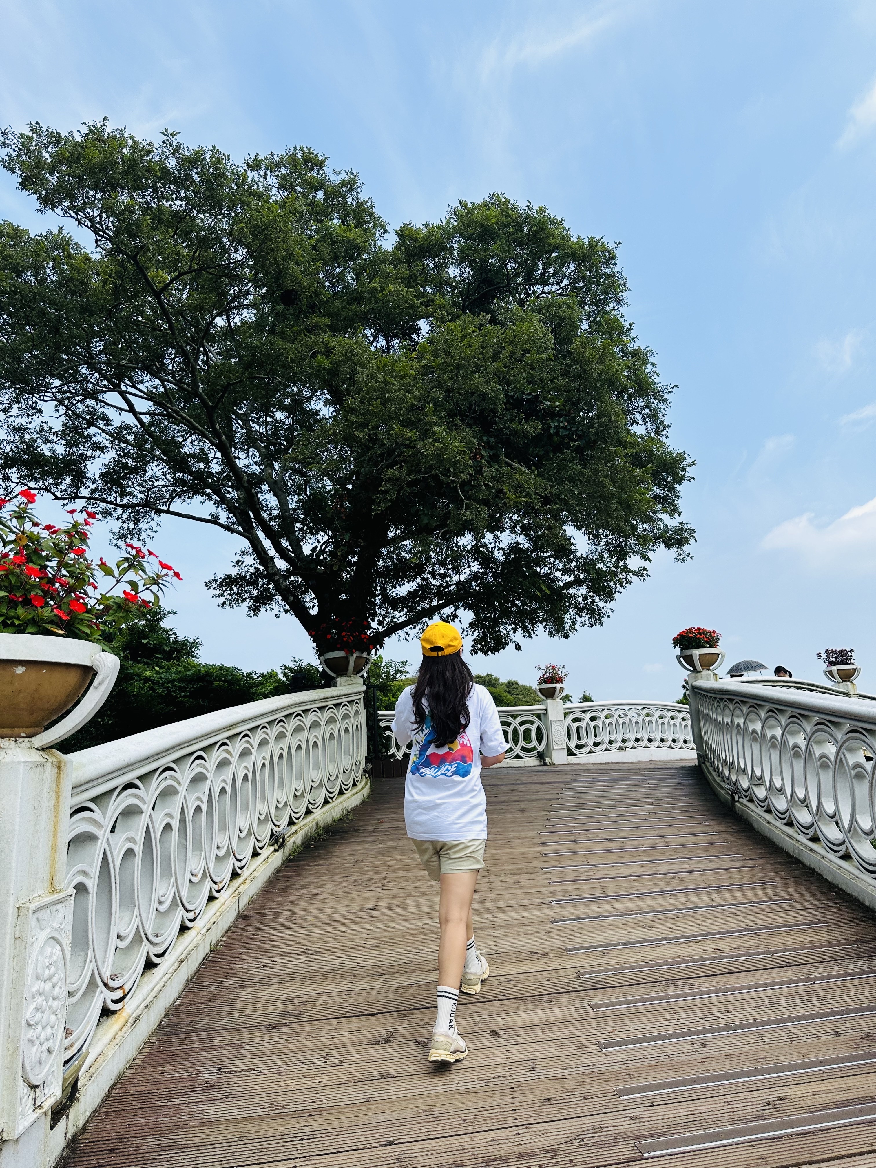 Nike Heritage 86 Futura Washed Cap Gold, Palace Tri-Visions T-Shirt White - 22SS 착용 스타일 - 1