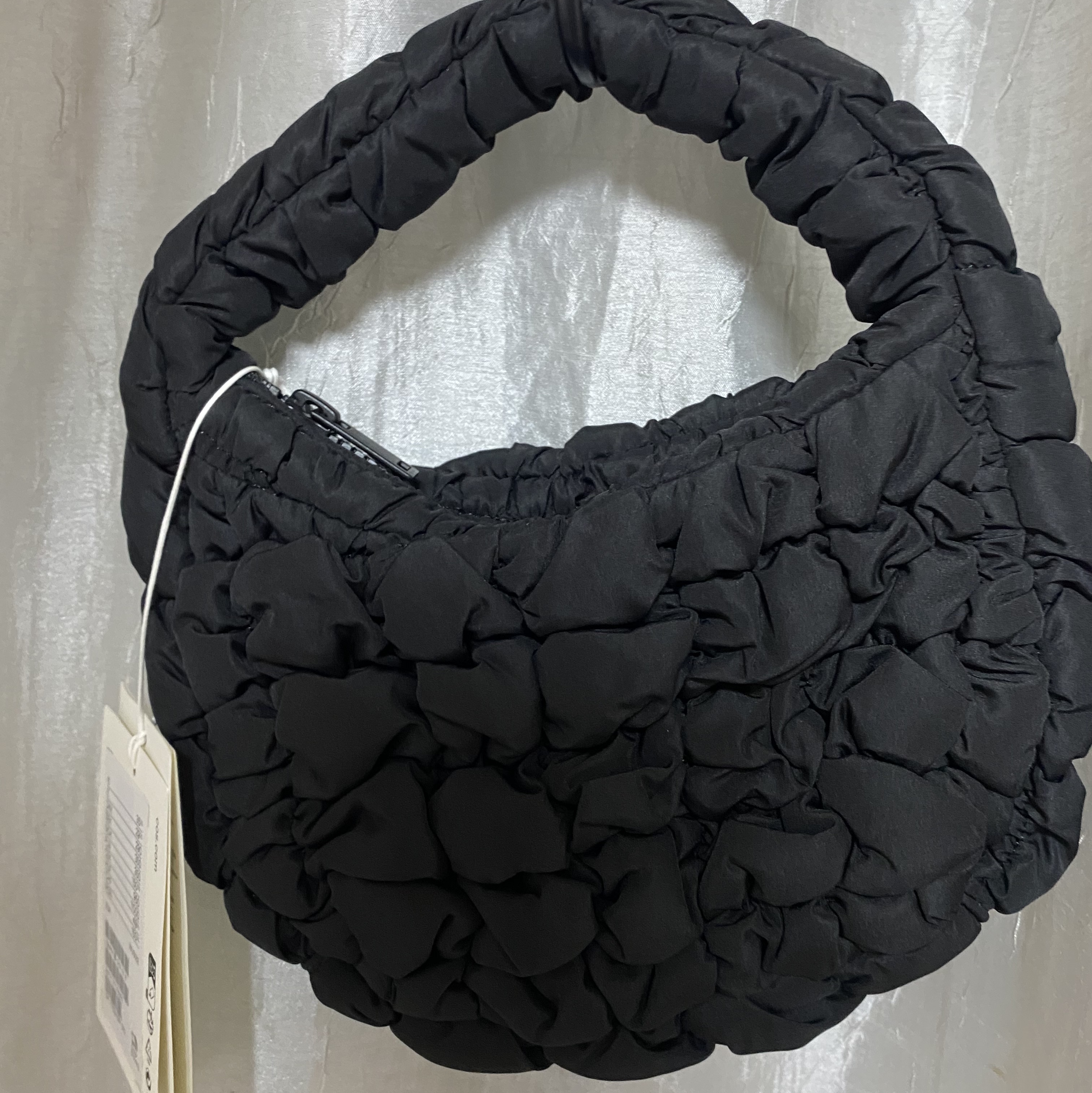 COS Quilted Micro Bag Black 착용 스타일