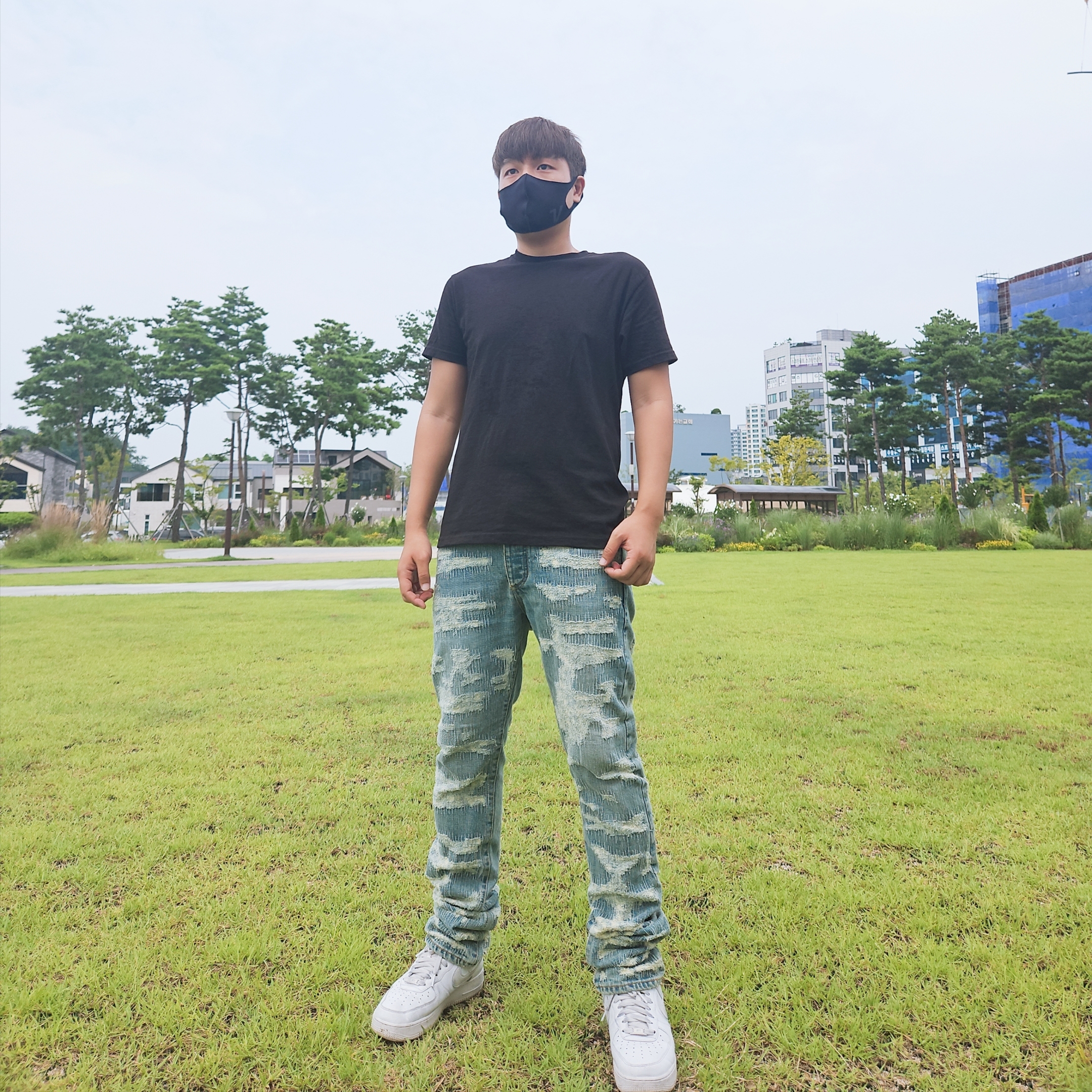 Undermycar x Konic Section Vol.2 Hard Destroyed Washed Jeans - 23SS, Nike Air Force 1 '07 Low White 착용 스타일 - 2