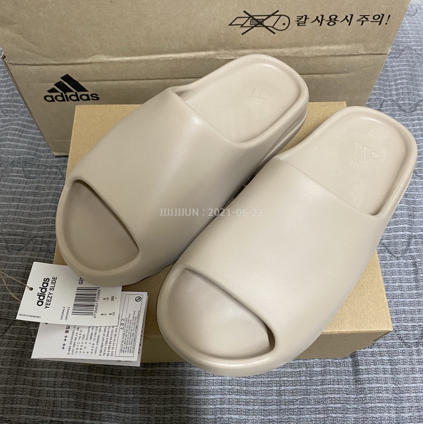 Adidas Yeezy Slide Pure - Re-Release Ver. 착용 스타일