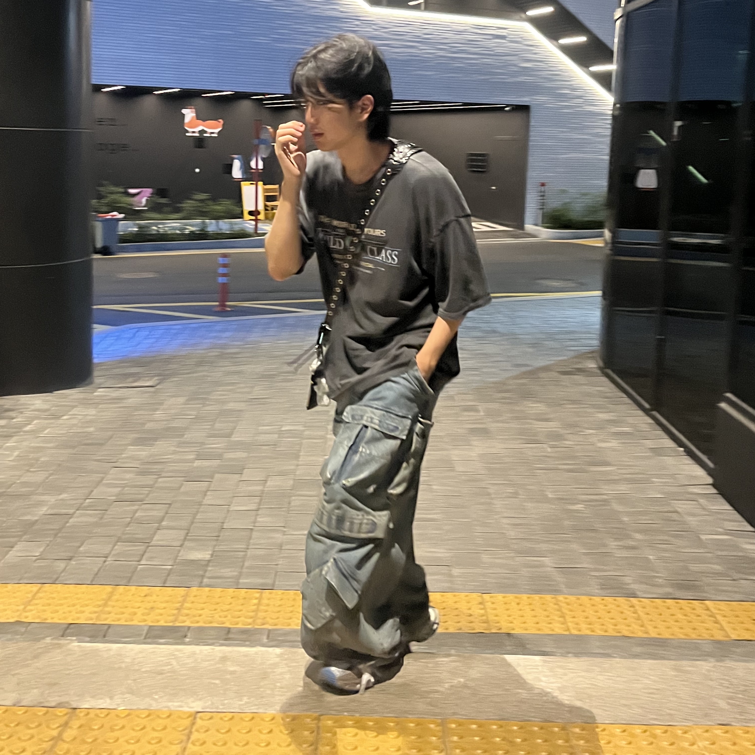 Balenciaga 3XL Sneakers Worn Out Grey White Blue, Balenciaga Arena Lambskin Aged Silver Hardware Le Cagole XS Flap Bag Black 착용 스타일 - 3
