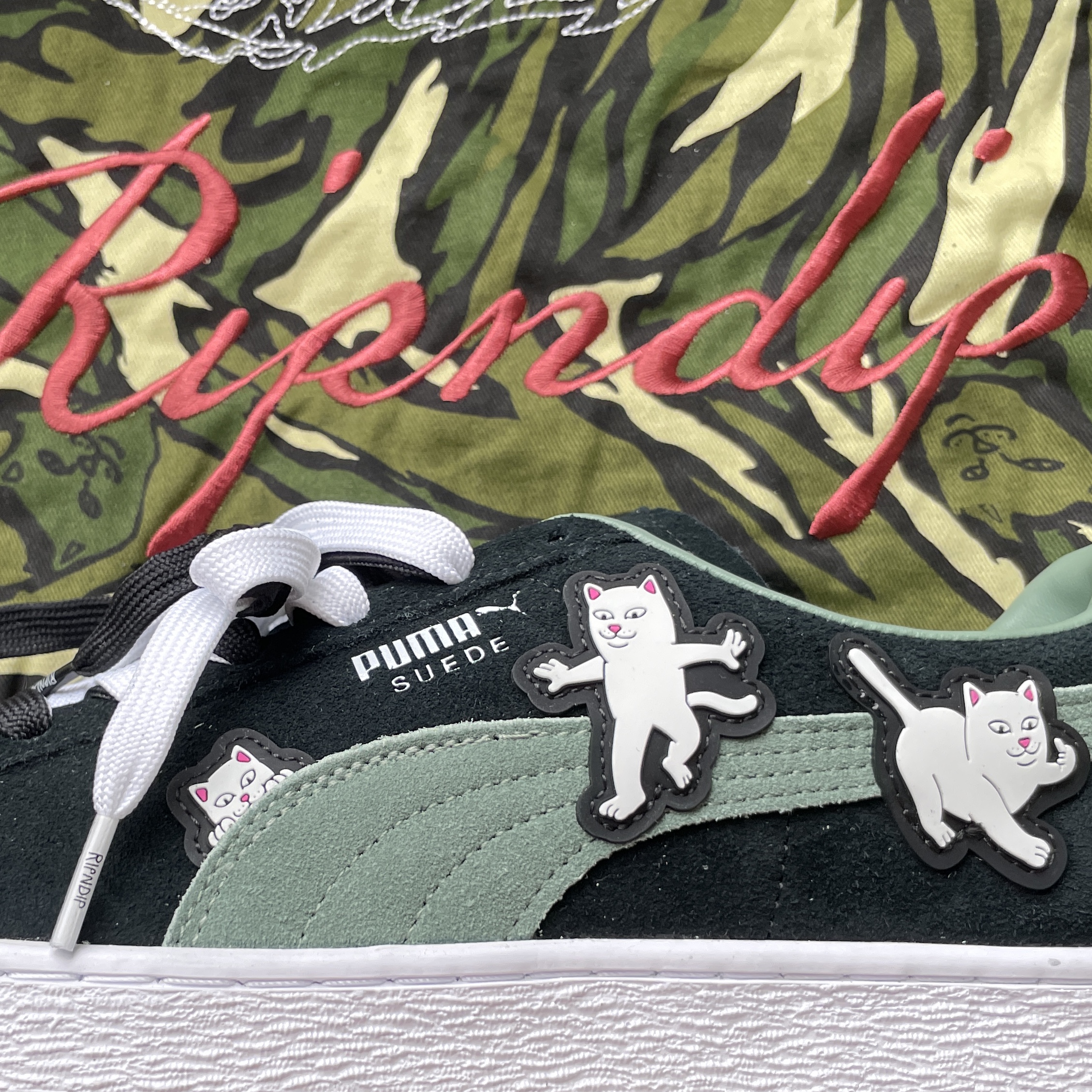 Puma x RIPNDIP Suede Black Eucalyptus 착용 스타일 - 5